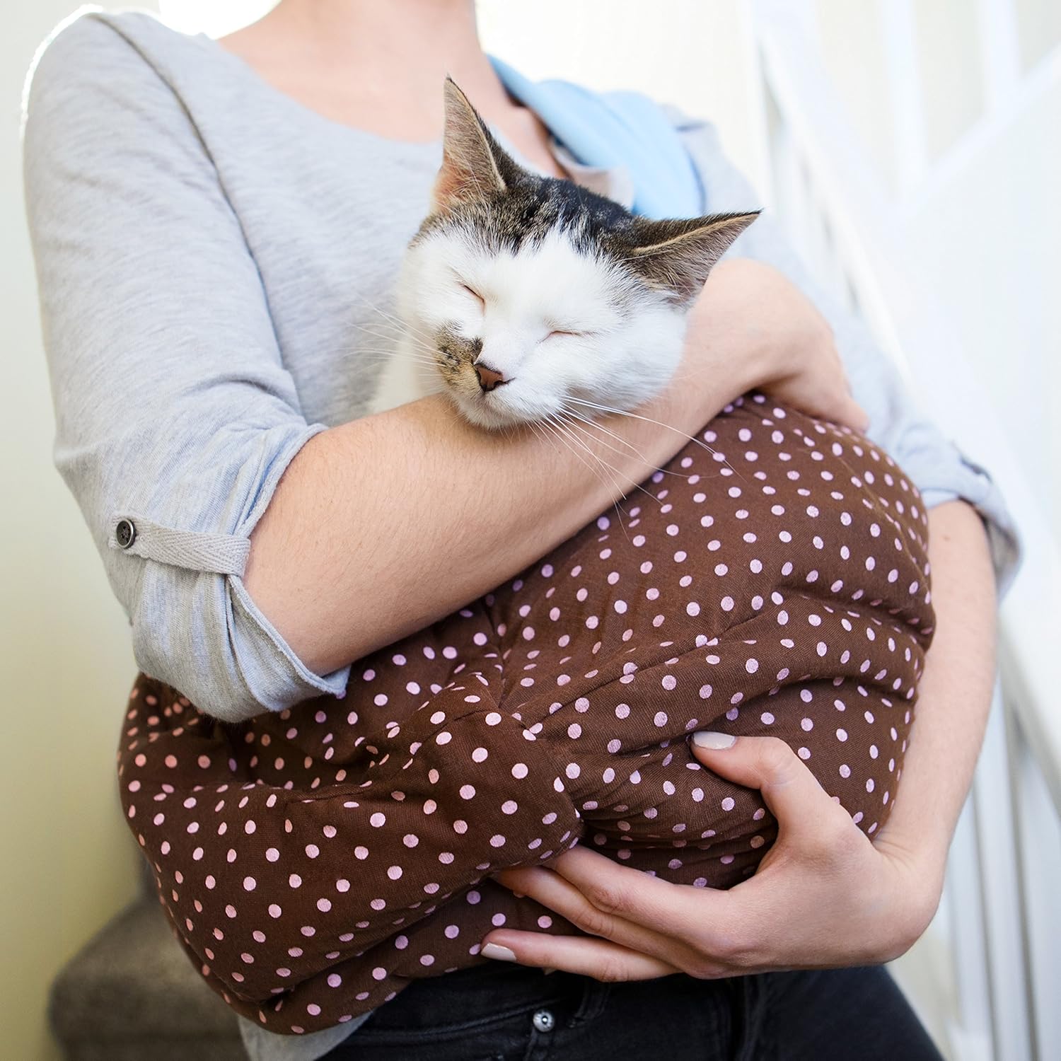 iPrimio Dog and Cat Hands Free Carrier Sling - Reversible Carrier Bag Papoose. Super Soft Pouch and Tote. Great Dog and Puppy Carrier/Cat Carrier. Front Pack and Purse Design (Black) : Pet Supplies