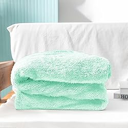 Exclusivo Mezcla Plush Fuzzy Fleece Throw Blanket