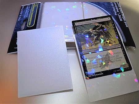 Amazon N E W プロフェッショナル ホログラムカードプロテクタースリーブ Mtgポケモンなどにぴったりフィット 100パック ホワイト 赤ちゃん 幼児のおもちゃ おもちゃ
