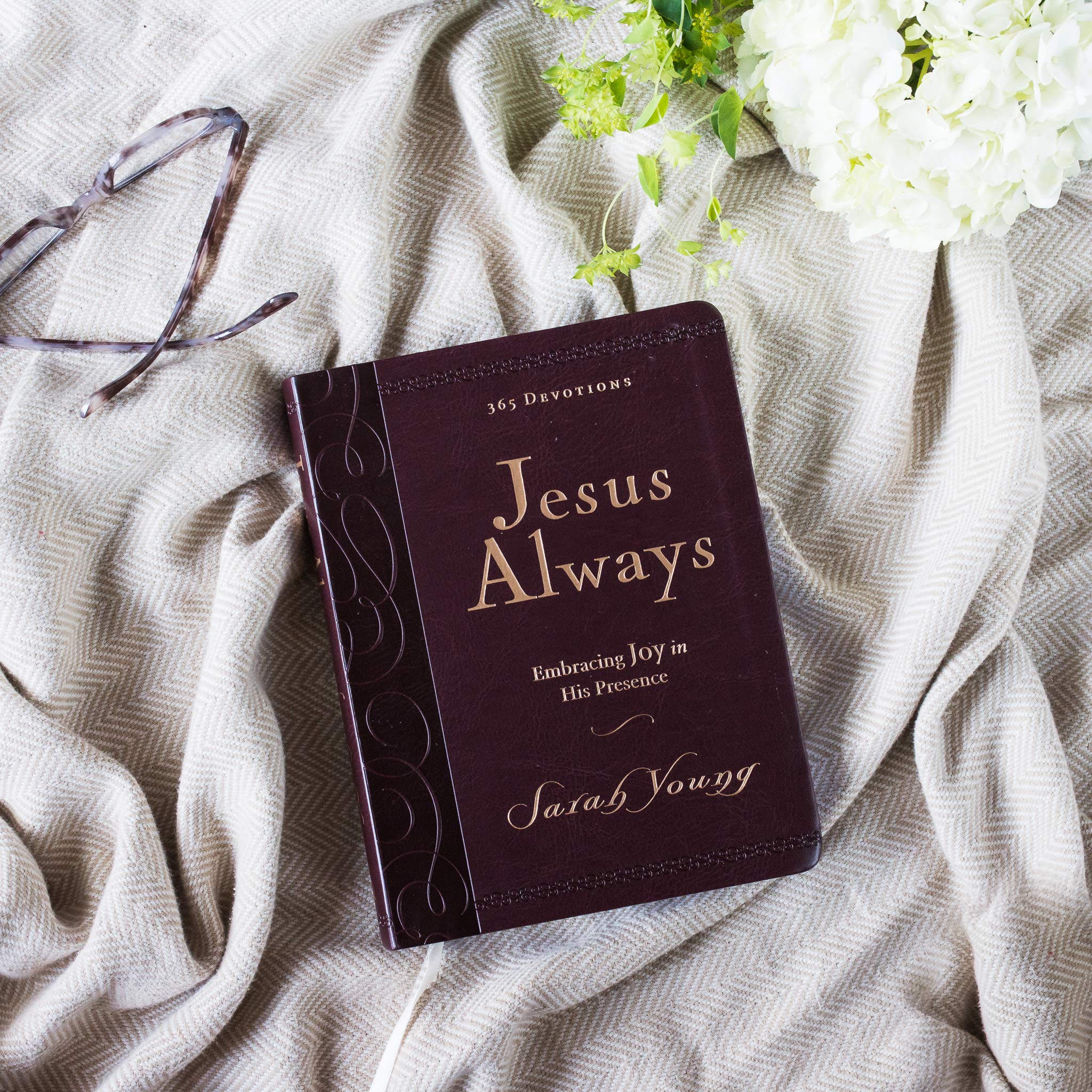 Jesus Always, Large Text Leathersoft, with Full Scriptures: Embracing Joy in His Presence (A 365-Day Devotional) Jesus Always, Large Text Leathersoft, with Full Scriptures: Embracing Joy in His Presence (A 365-Day Devotional) Imitation Leather