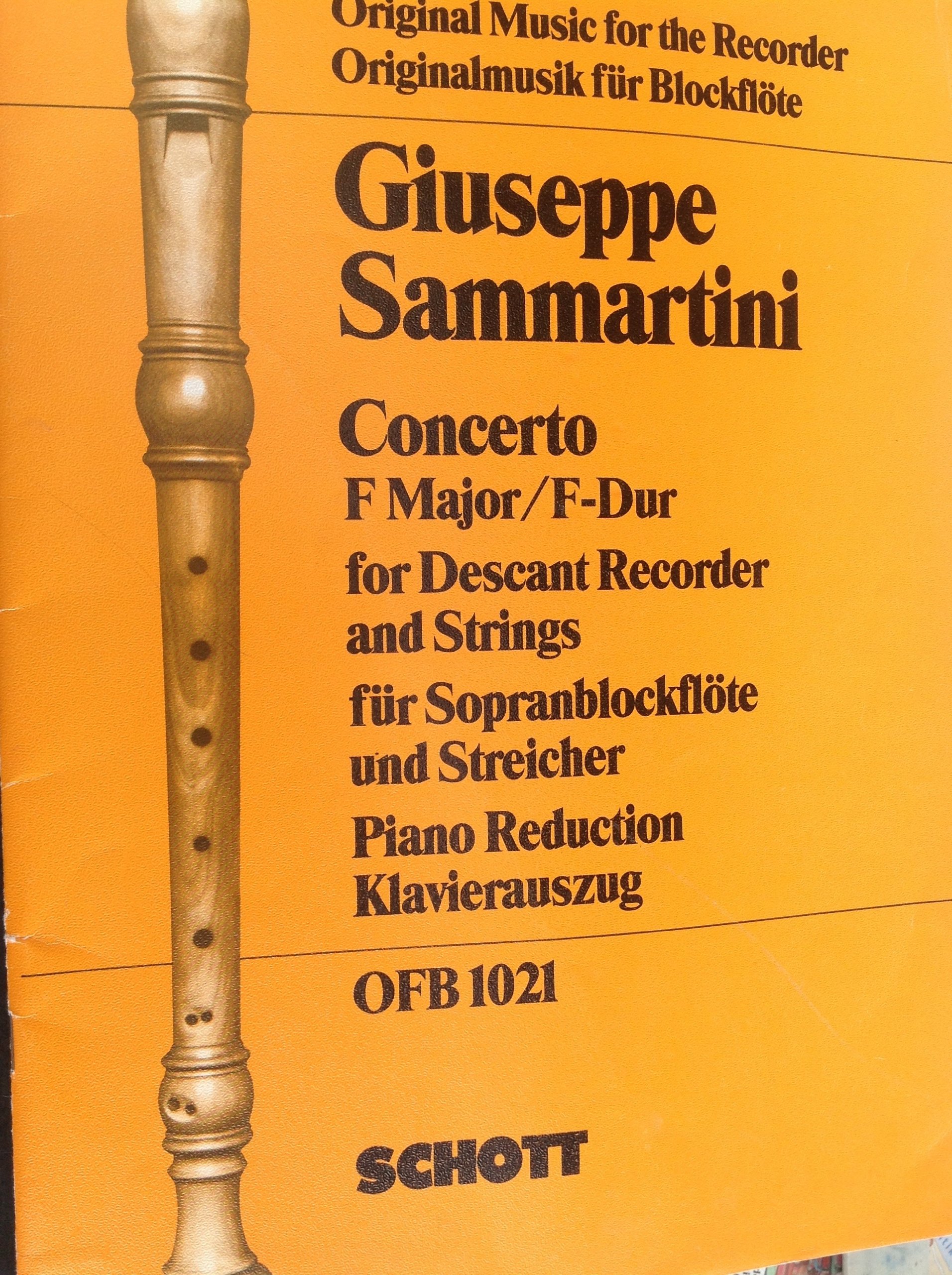 Concerto F major: soprano recorder, strings and piano. Réduction pour piano avec partie soliste.