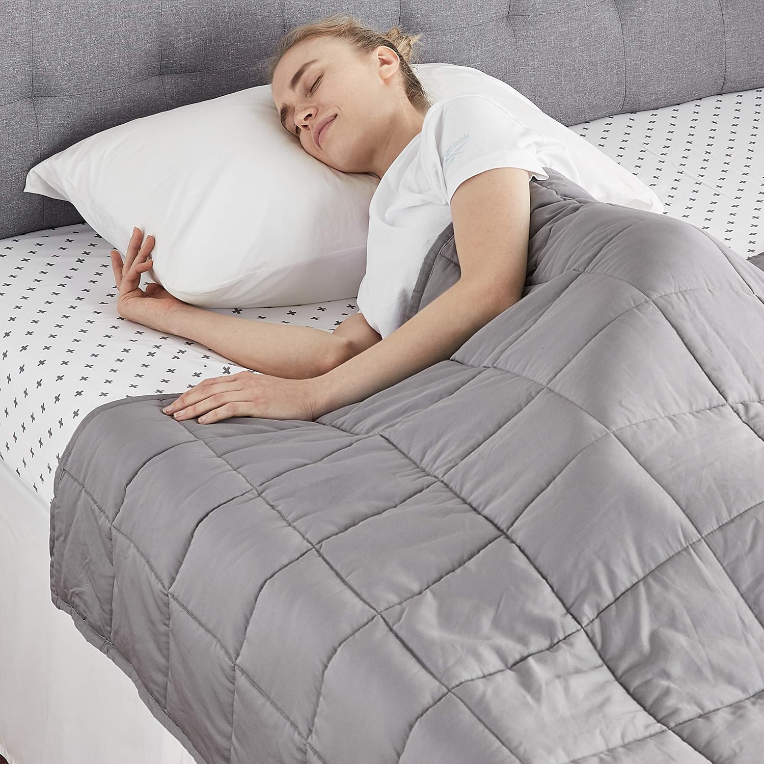 Basics All-Season Cotton Weighted Blanket - 15-Pound, 60" x 80" (Full/Queen), Dark Grey: Home & Kitchen