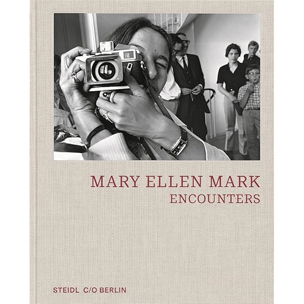 Mary Ellen Mark: Hagen, Charles: 9780714846170: Amazon.com: Books