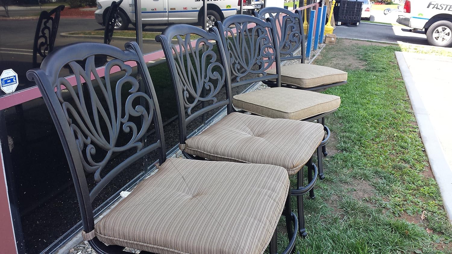 Amazon Com Elizabeth Outdoor Patio Armless Swivel Bar Stools 24 Cast Aluminum Dark Bronze 5 Walnut Garden Outdoor