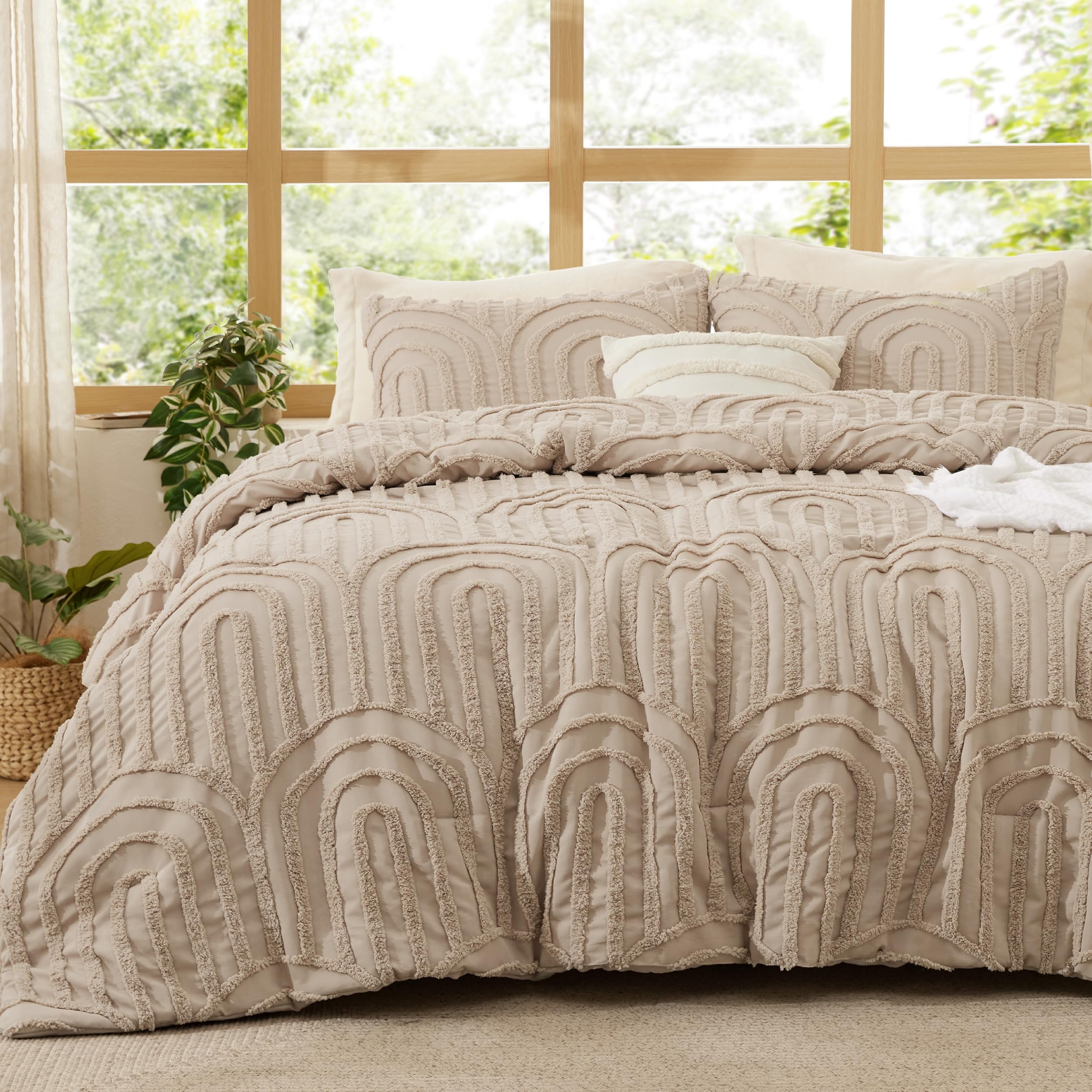 Photo 1 of ** VERY USED ** Bedsure Boho Tufted King Comforter Set - Khaki Boho Bedding Comforter Sets, 3 Pieces Farmhouse Shabby Chic Embroidery Bed Set, Soft Fluffy Cozy Arch Pattern Comforter for All Seasons