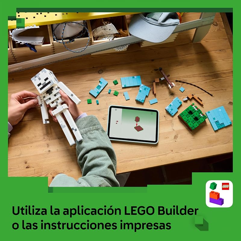 Minecraft The Skeleton Toy – Figura articulada com capacete de diamante, arco, flecha e base de relva – Decoração do Quarto – Presente para Jogadores para Rapazes e Raparigas 10+ Anos – 21594