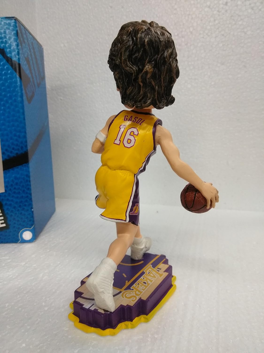 Amazon Com Forever Collectibles Pau Gasol Los Angeles Lakers 16 Court Base Bobble Head Home Sports Outdoors