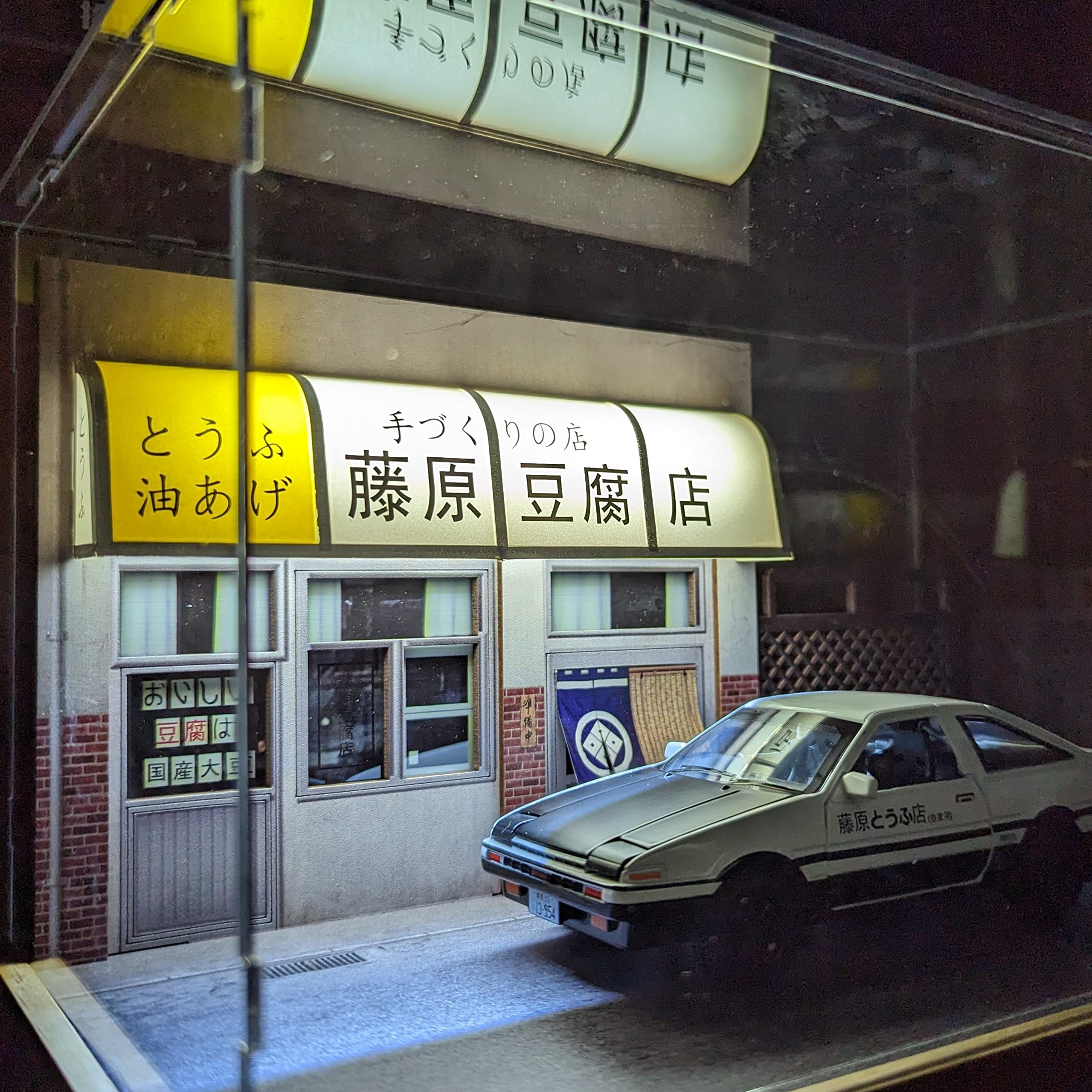 Ae86 Display Mua Ae86 Model car Fujiwara tofu Shop Display Box 1/32 trên Amazon Mỹ ...
