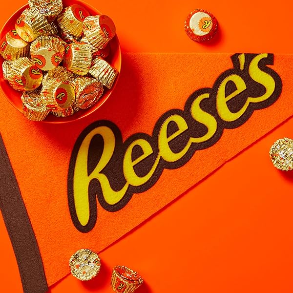 REESE’S MINIATURES MILK CHOCOLATE PEANUT BUTTER CUPS, CANDY PARTY PACK, 35.6 OZ