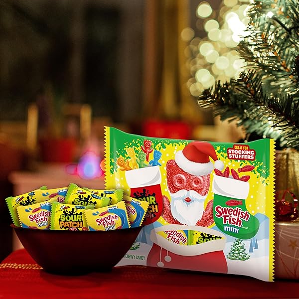 SOUR PATCH KIDS AND SWEDISH FISH MINI HOLIDAY CANDY VARIETY PACK, 22 SNACK PACKS