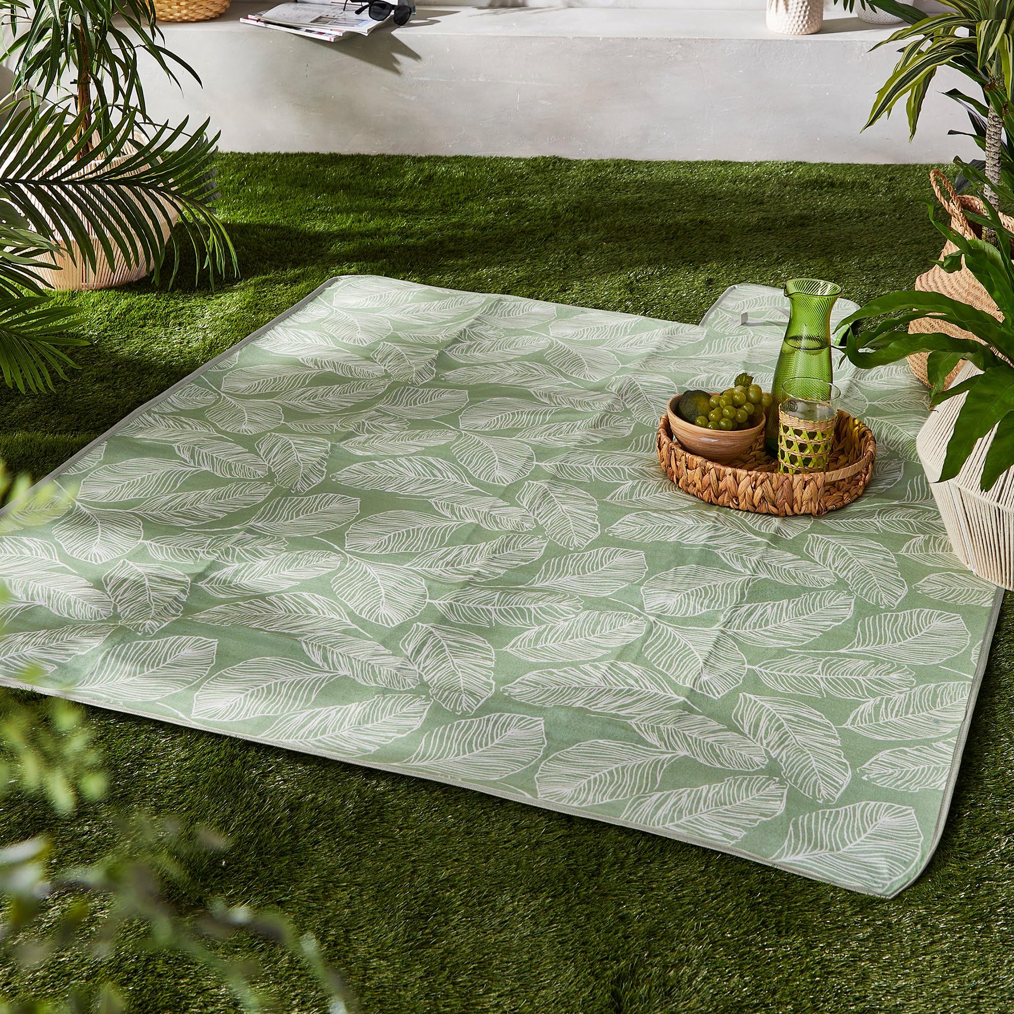 Fusion - Matteo - Waterproof Backed Picnic Blanket - 135 x 150cm in Green