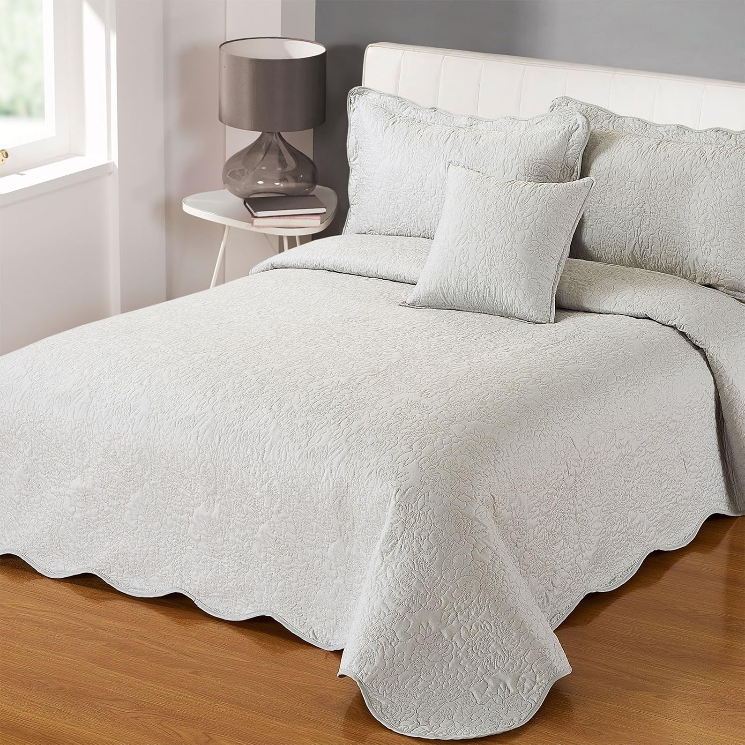 Just Contempo Vintage & Modern Quilted Bedspread Reversible Pattern