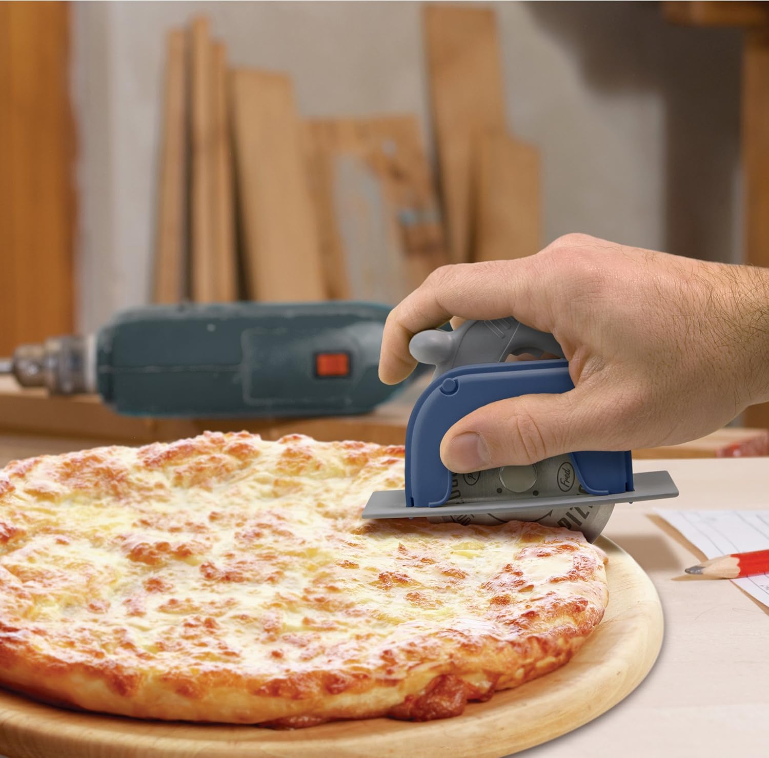 Fred and Friends BOSS 3000 Fred Circular Saw Pizza Wheel, Standard: Pizza Cutters: Kitchen & Dining
