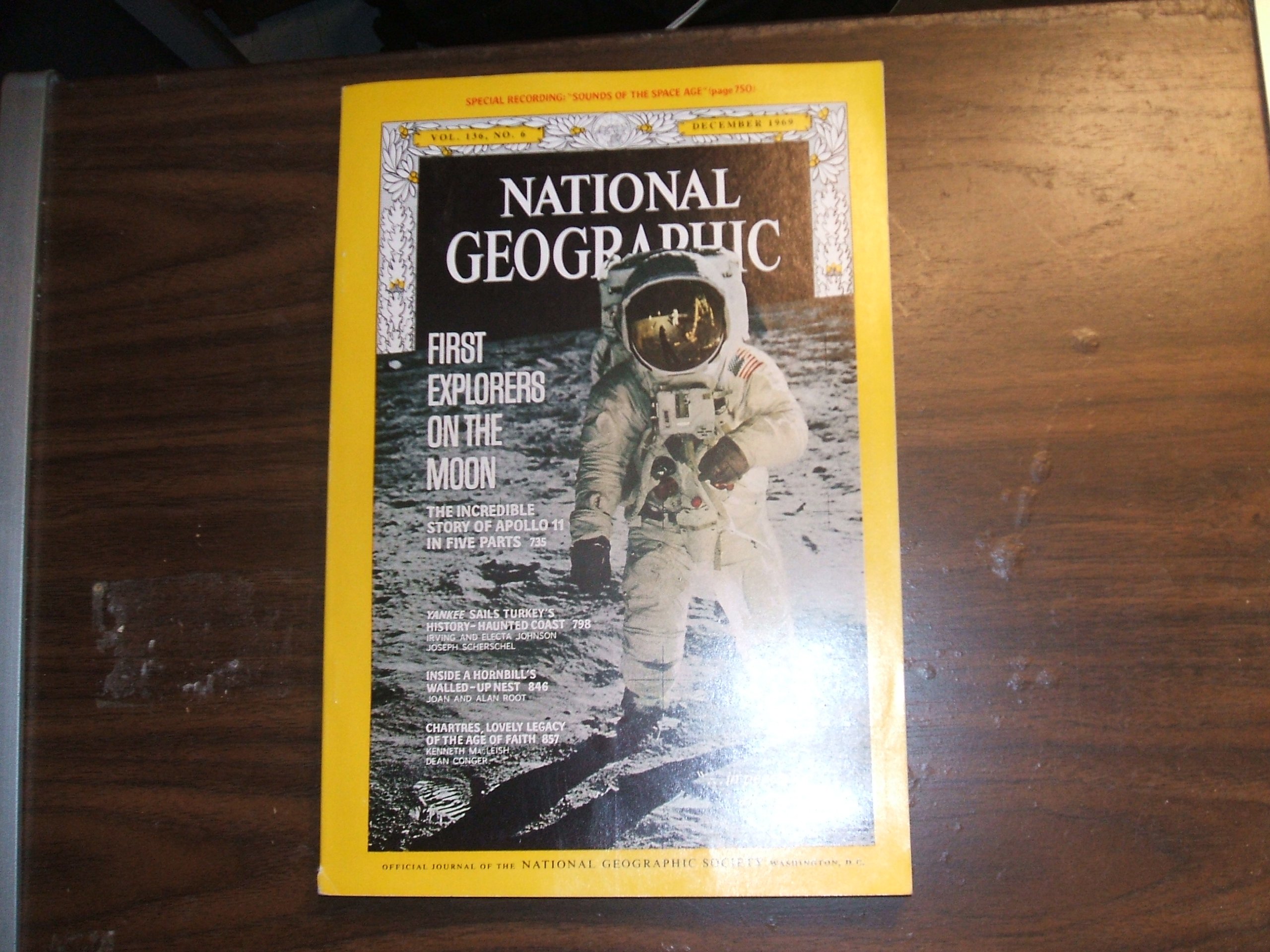 National Geographic December 1969 First Explorers On The Moon Apollo 11 National Geographic Magazine Illustrated Amazon Com Books
