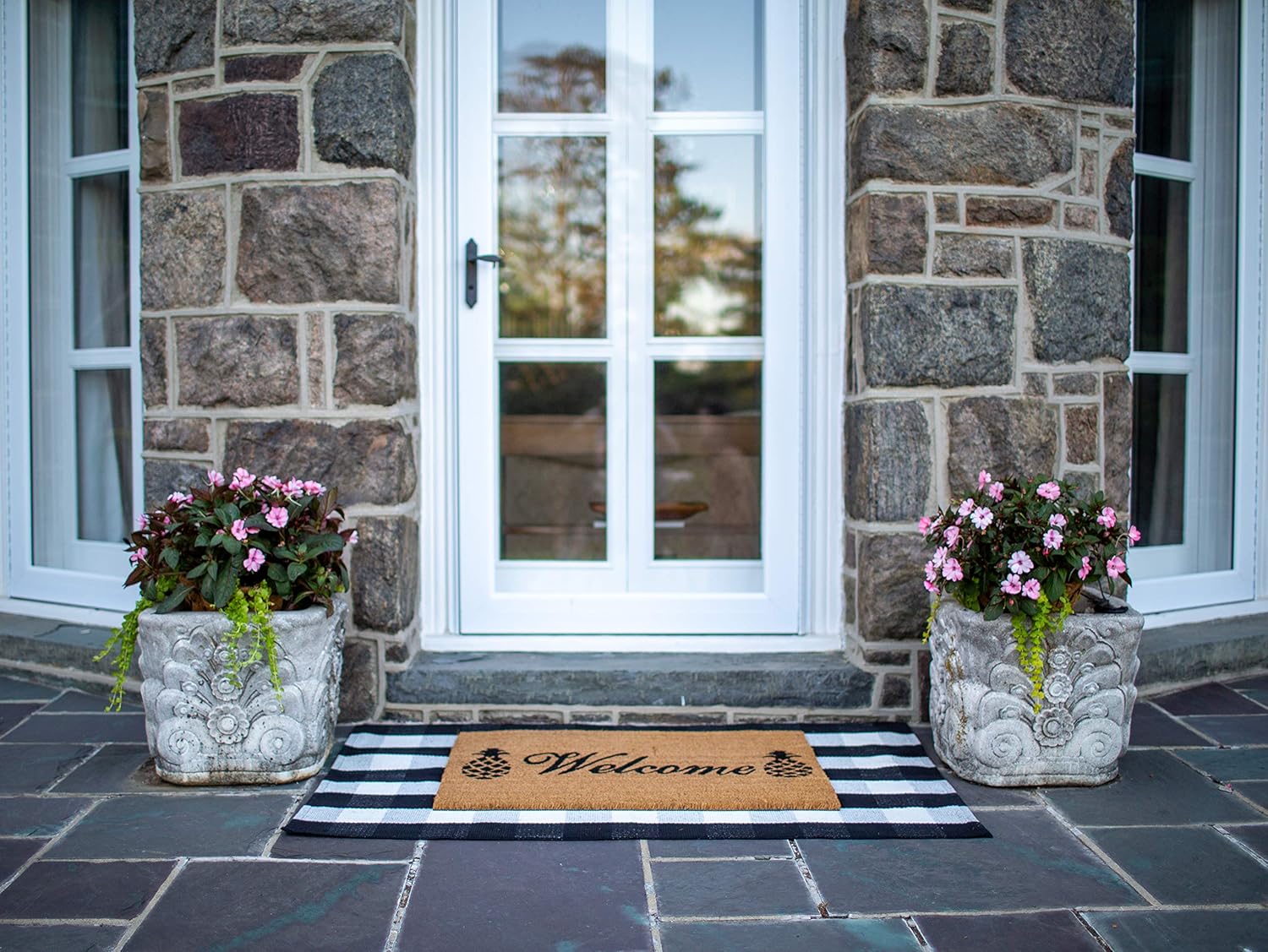 NANTA Cotton Buffalo Plaid Check Rug 27.5 x 43 Inches Washable Woven Outdoor Rugs for Layered Door Mats Porch/Kitchen/Farmhouse Black and White: Kitchen & Dining