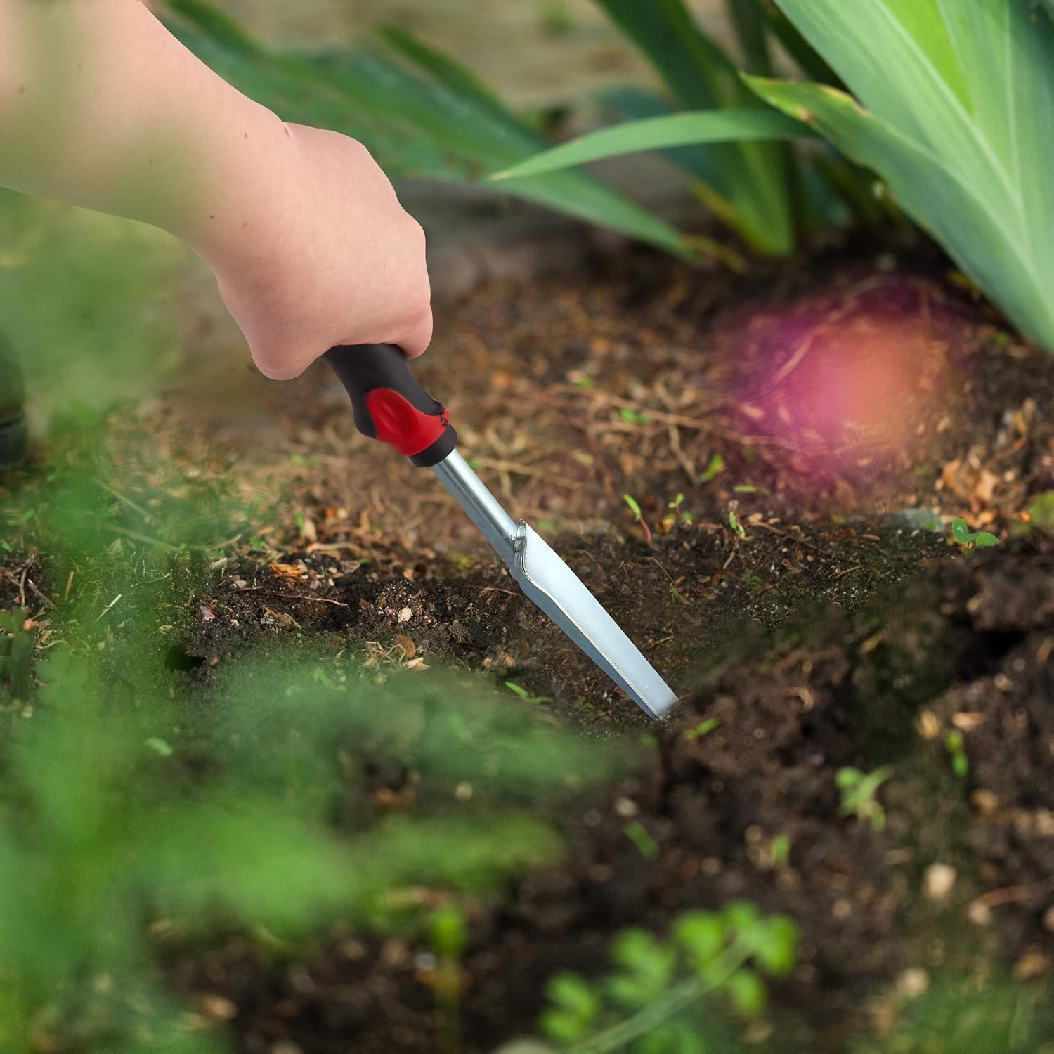 Relaxdays Grubber and Effective Weed Remover, Ergonomic Handle, L: 37.5 cm, Black-Red - Image 3