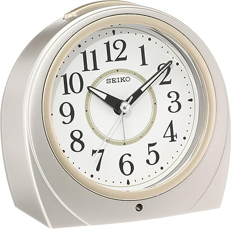Amazon Co Jp セイコー クロック 目覚まし時計 自動点灯 アナログ 夜でも見える 銀色 メタリック Kr8s Seiko ホーム キッチン
