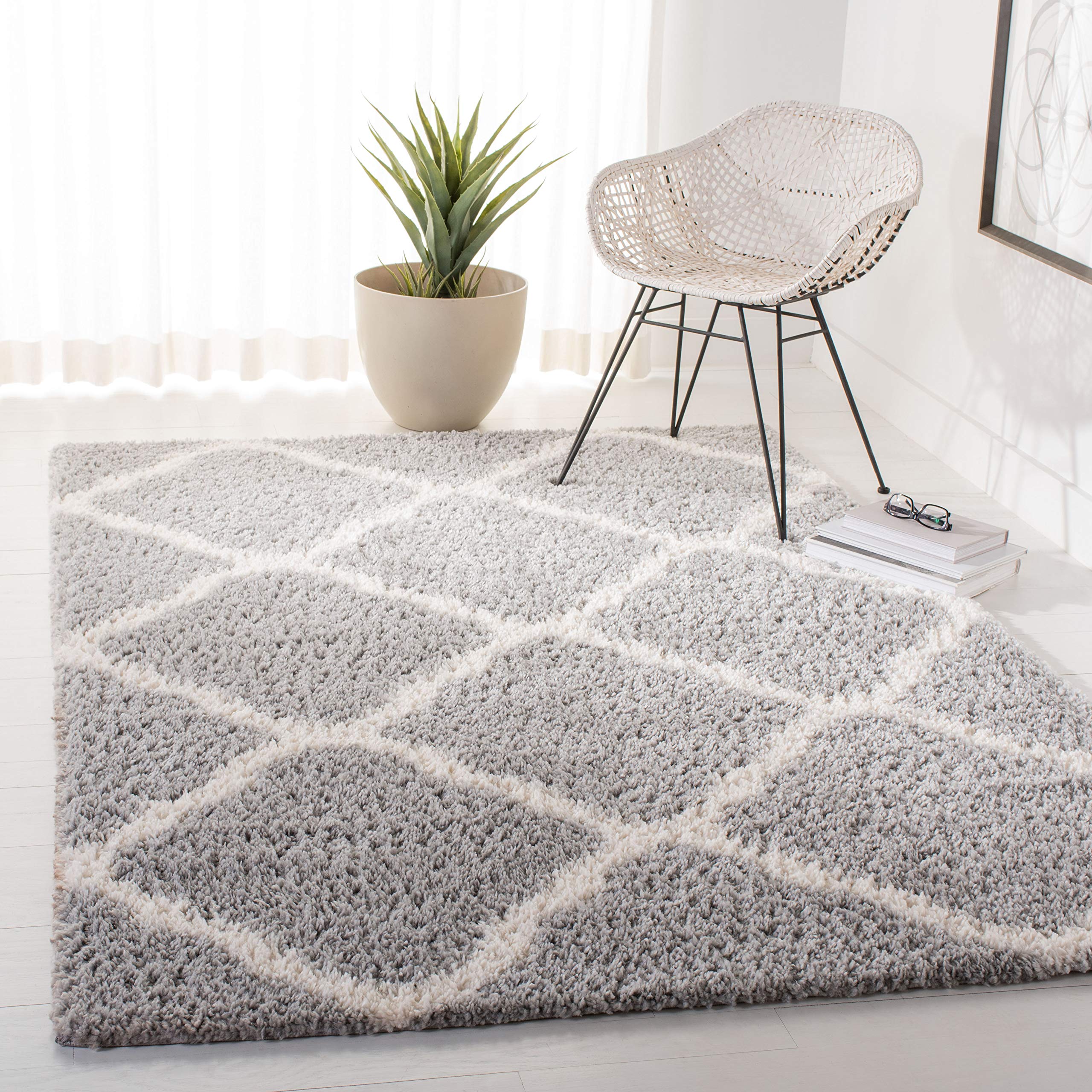 Safavieh Shaggy Indoor Woven Rectangle Area Rug, Parma Shag Collection, PMA521, in Grey/Cream, 91 x 152 cm for Living Room, Bedroom or Any Indoor Space