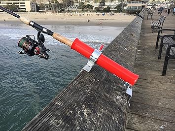 Amazon X Clusivegear Xg64シリーズ パイアロッドホルダー スピニングキャスティング 水平 垂直 木製レールドックマウント 調節可能なクランプ 軽量 ポータブル 簡単使用 工具不要 製造 米国製 レッドカラー X Clusivegear 竿掛け ロッドホルダー