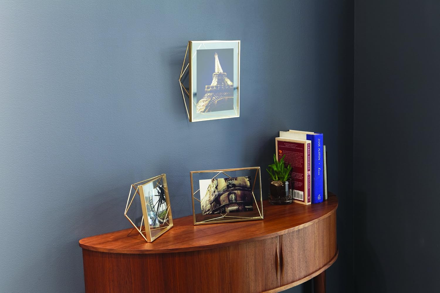 Umbra Prisma 4x6 Picture Frame, Metal Floating Wall or Desk Photo Display for Pictures Art, Illustrations, and More, Brass - Image 3