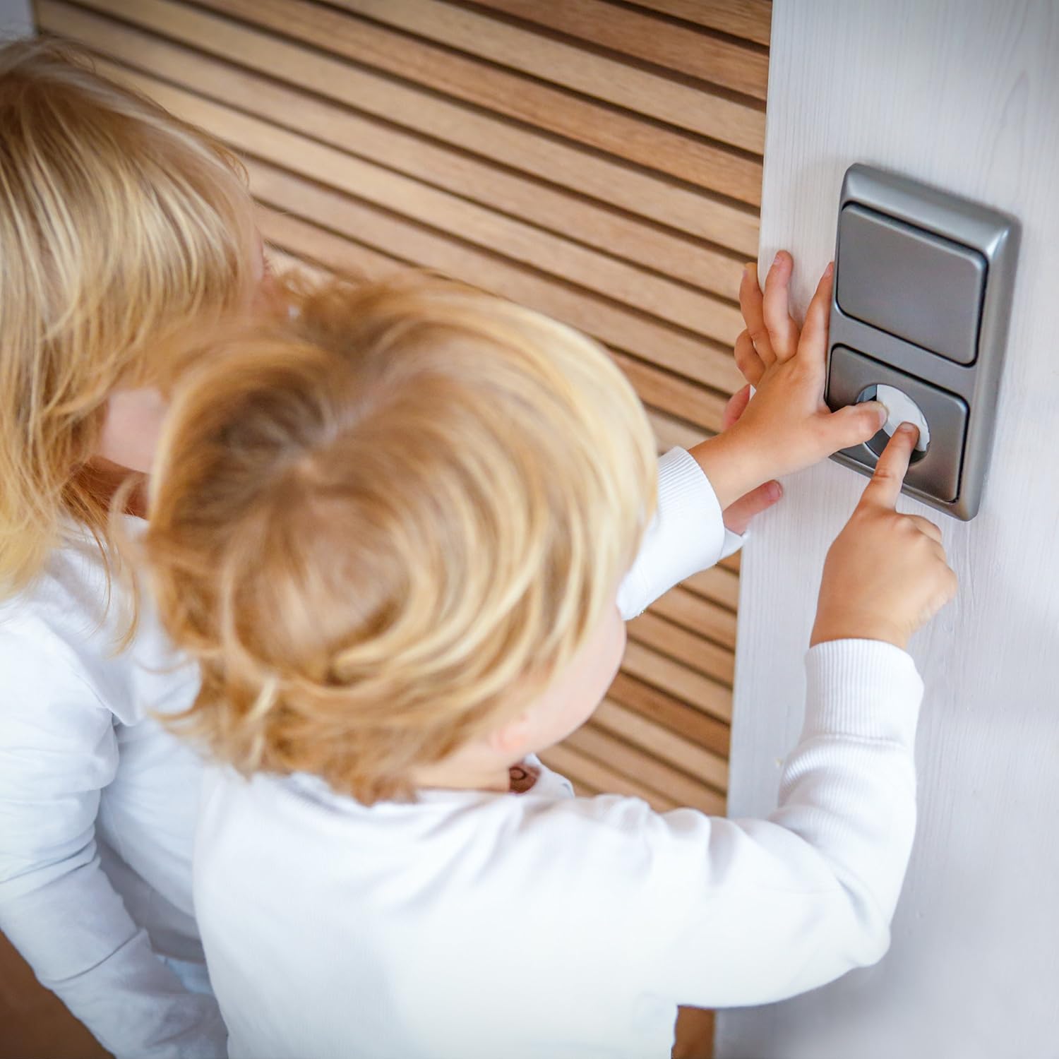 hauck Plug Me - 20 Pack Plug Socket Covers for UK Child Baby Plug Protectors Guards, White - Image 4