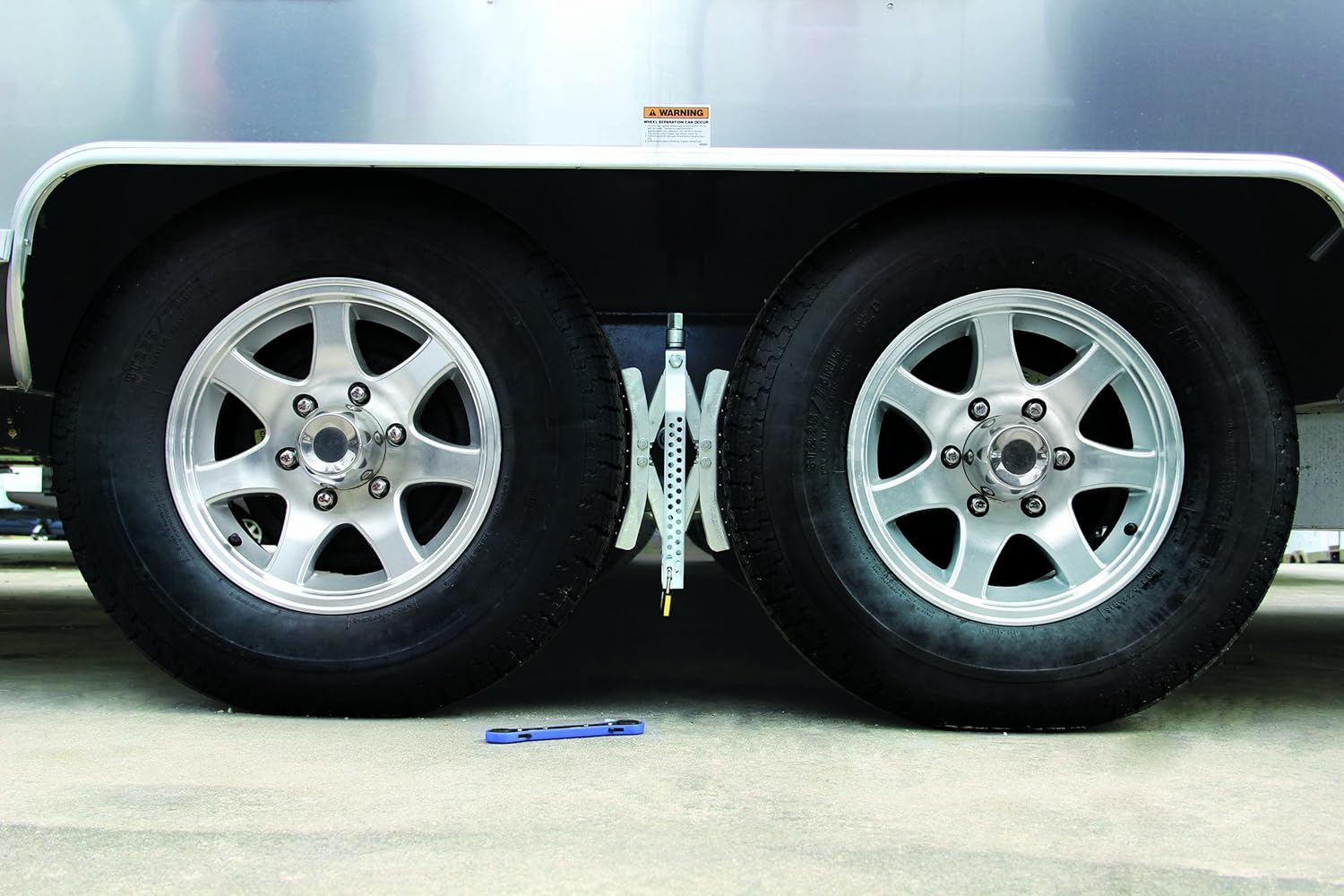 EAZ LIFT Heavy Duty Wheel Stop with Ratchet Wrench- Stabilizes Your Truck by Securing Tandem Tires to Prevent Movement Spaced 3-10" Apart- Large (44662): Automotive