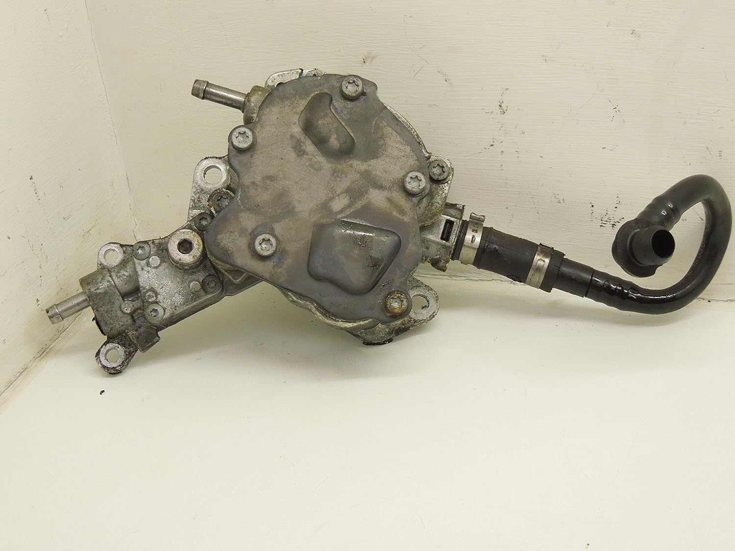 Audi A4 B7 Diesel Fuel and Vacuum Pump Automotive