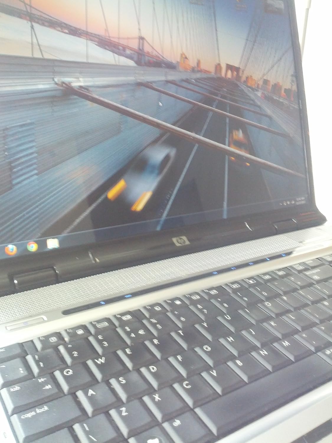 HP Pavilion DV9500T 17" Notebook PC (Intel Core 2 Duo Processor T7700, 4 GB RAM, 250GB Hard Drive, Lightscribe SuperMulti DVD Drive, 1023MB NVIDIA GeForce Go 8600M, Vista Premium)