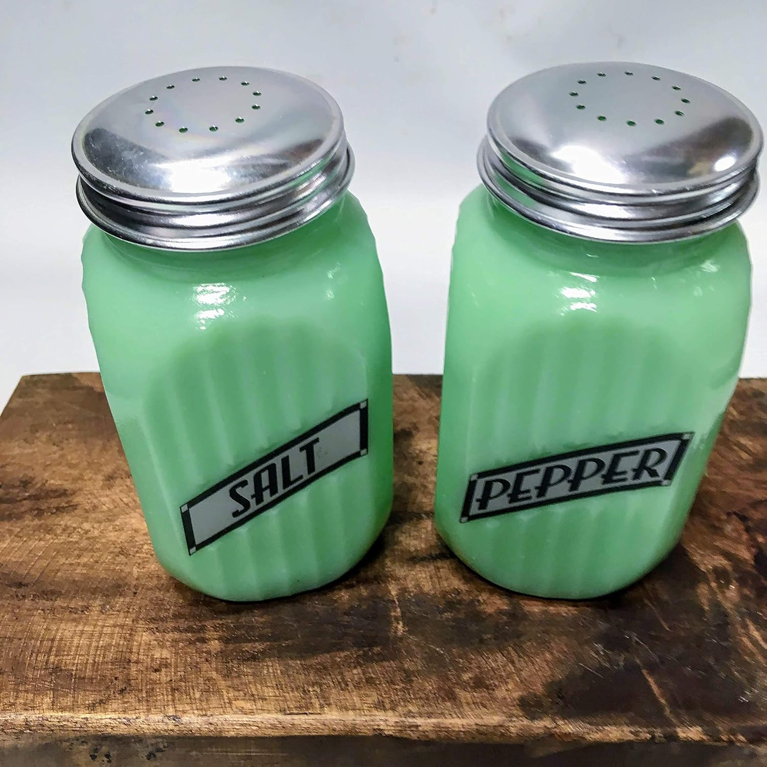 JADITE GREEN GLASS CLASSIC RIBBED RETRO STYLE JADEITE SALT & PEPPER
