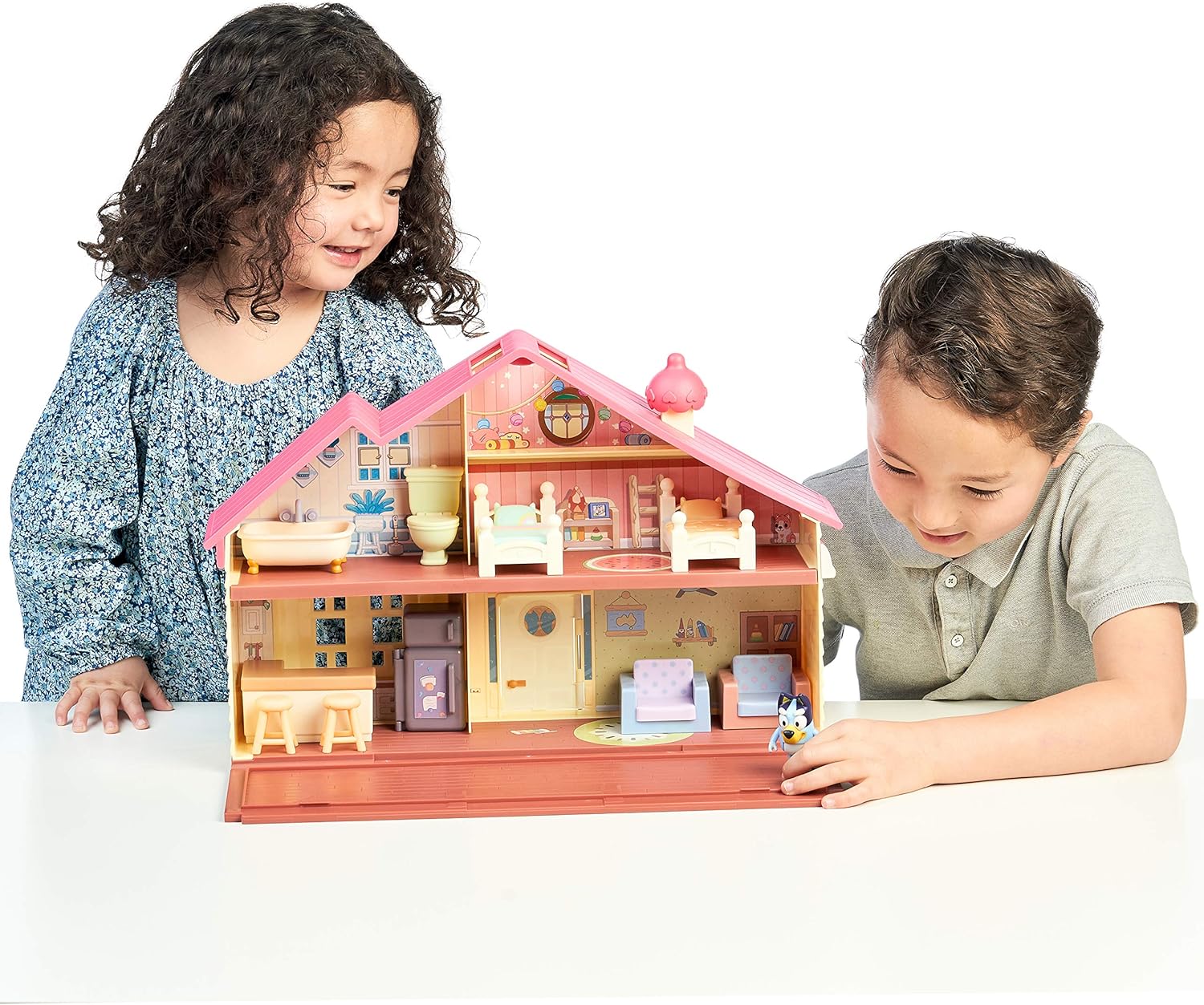 Bluey Family Home Playset with 2.5" poseable Figure, Multicolor (13024): Toys & Games