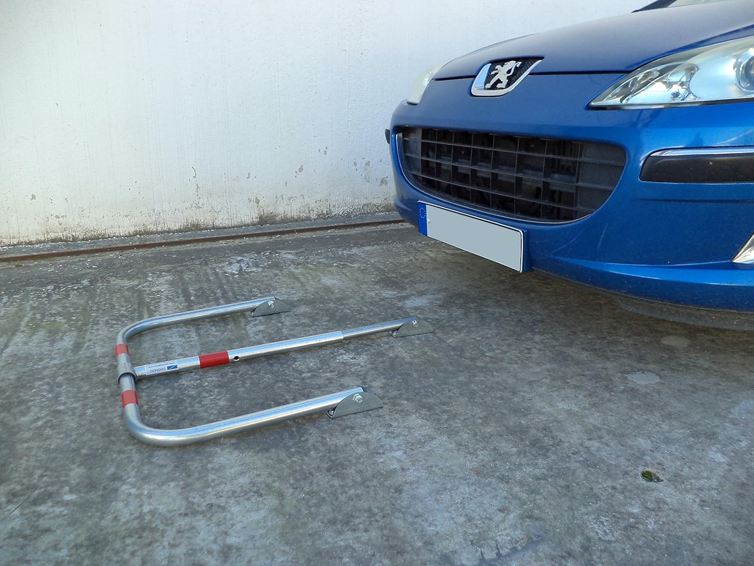 SNS SAFETY LTD Anti Theft, Folding Parking Barrier Lock, Made of Galvanized Steel Tube 32mm, with 3 Leg and Padlock - Image 5
