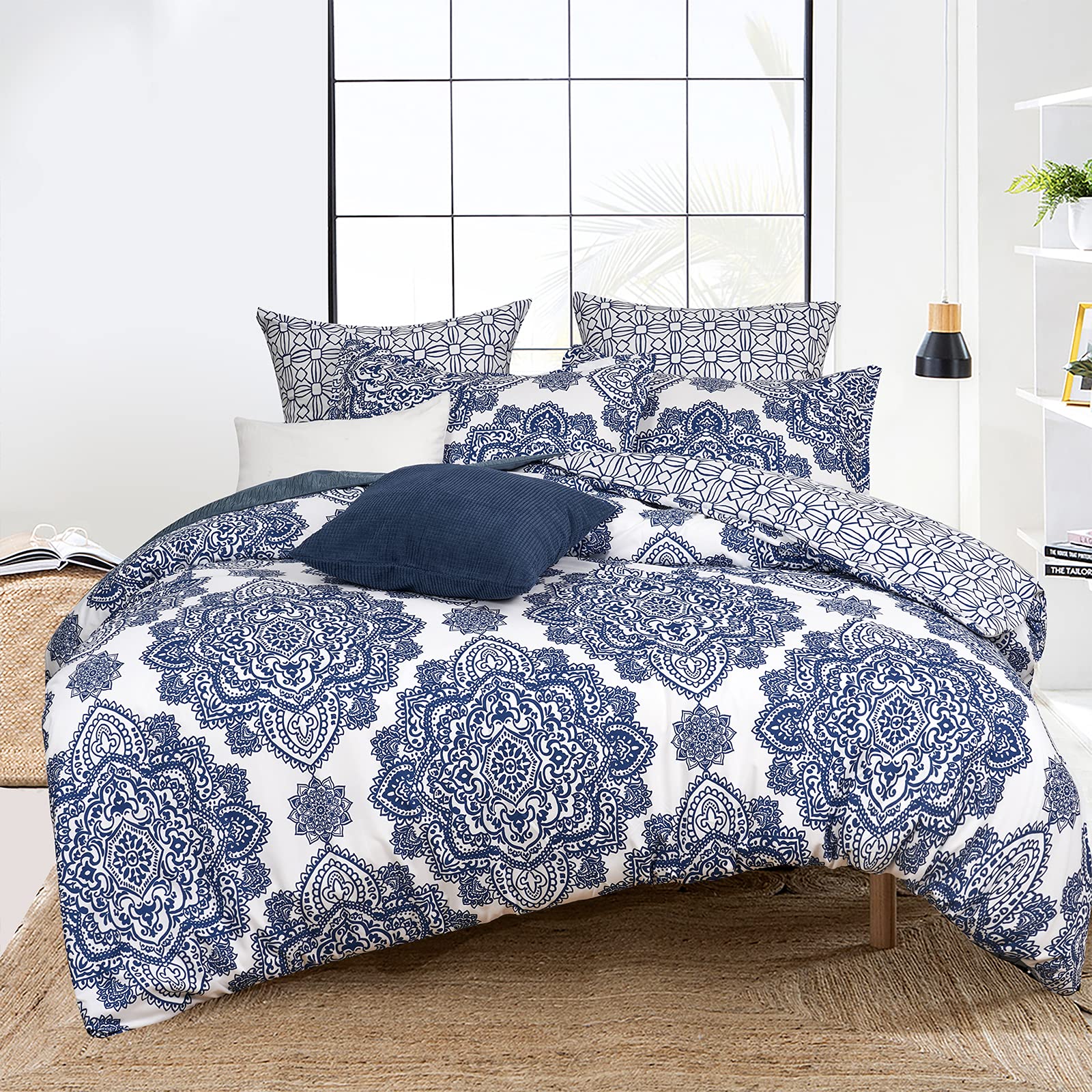 Photo 1 of ** VERY USED ONLY 2 PCS*** PHF Ultra Soft Paisley Duvet Cover Queen Size, Printed Bedding Set 3 Pieces, Comfy Farmhouse Pattern Duvet Cover Set with 2 Pillow Shams, Zipper Closure and 8 Ties, 90"x90", Royal Blue & White
