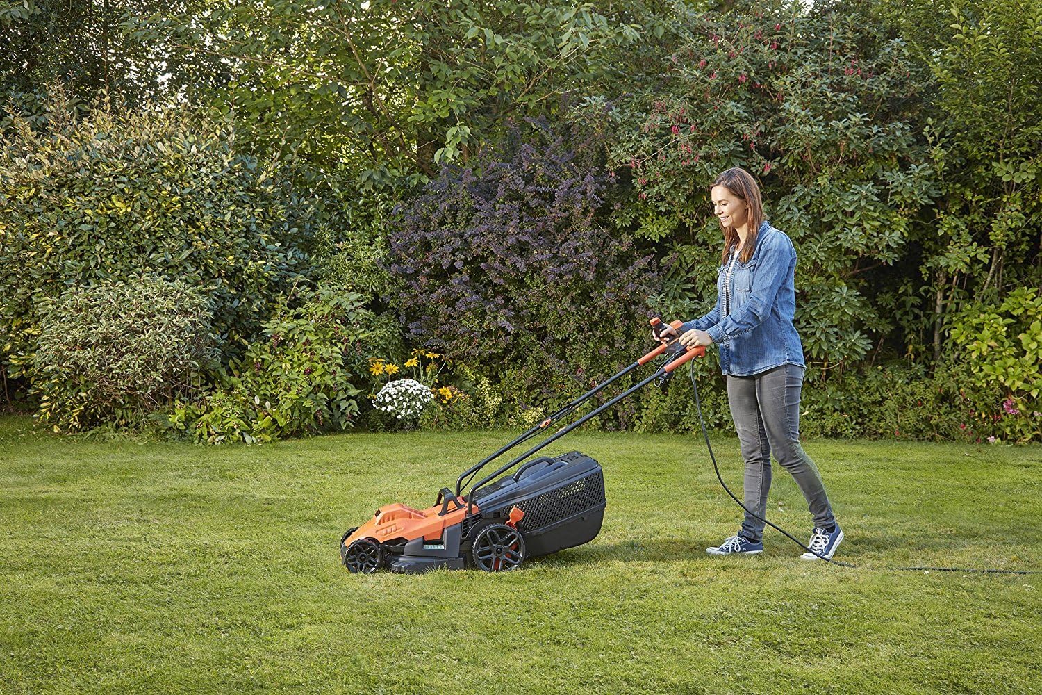 BLACK+DECKER BEMW461BH-QS 1400W Electric Lawnmower 34cm 6 Adjustable Heights 20, 30, 40, 50, 60 and 70mm Ideal for 300 to 400 m² - Image 5