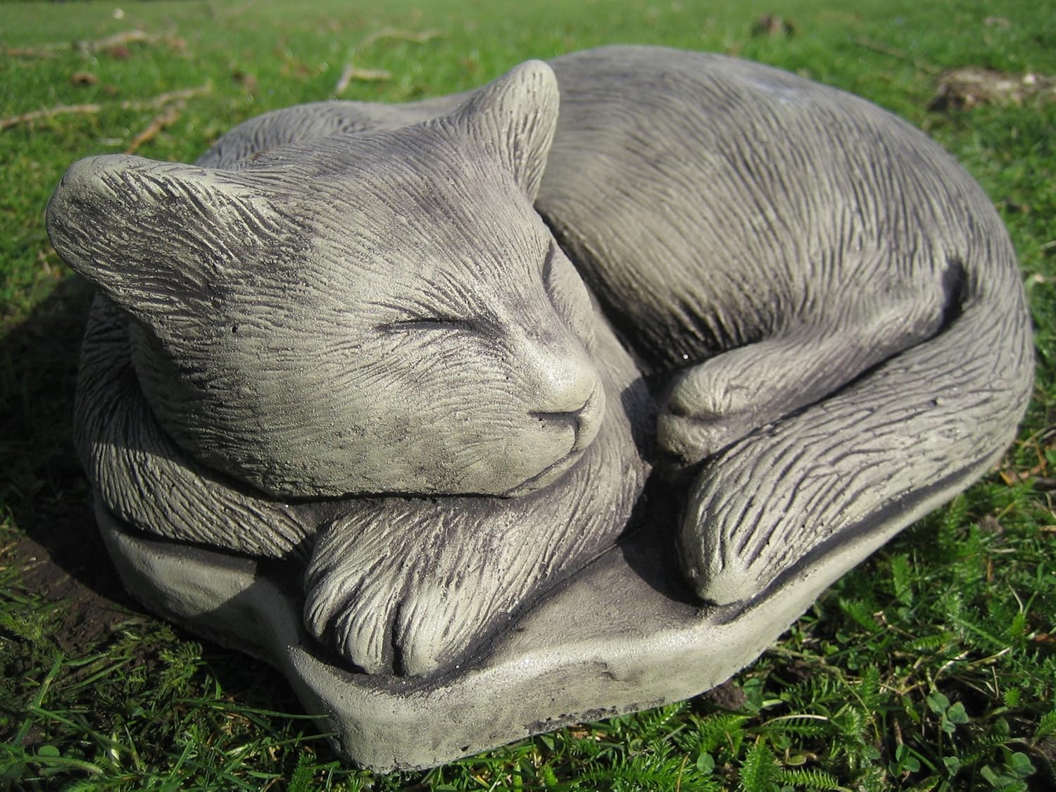 neilsstonecraft Sleeping cat stone garden ornament Amazon.co.uk