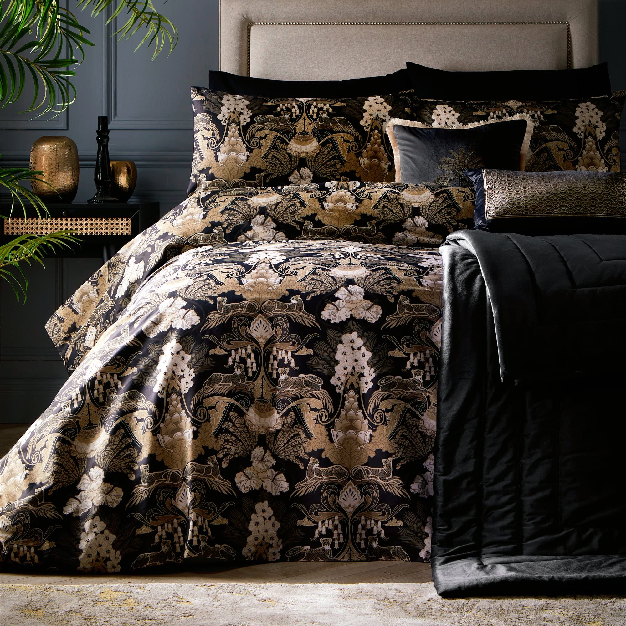 Laurence Llewelyn-Bowen - Black/Gold Jungle Duvet Cover - Super King Bedding Size (260 x 220cm) - Soft 100% Cotton - 2 Pillowcases - Luxury Bedding with Leopard - Bohemian/Damask Duvet Cover in Black