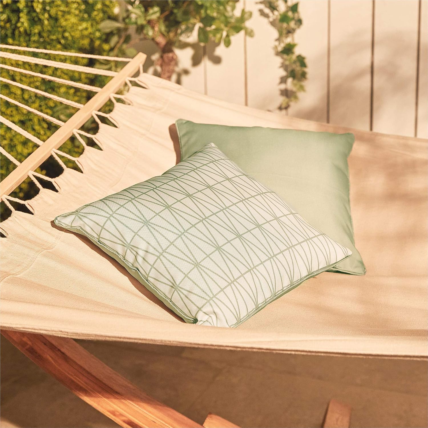 Reversible Removable Covers Vonhaus Outdoor Scatter Cushions 2 Pack Geometric Pattern In Sage Green Decorative Pillows Garden Furniture Accessories