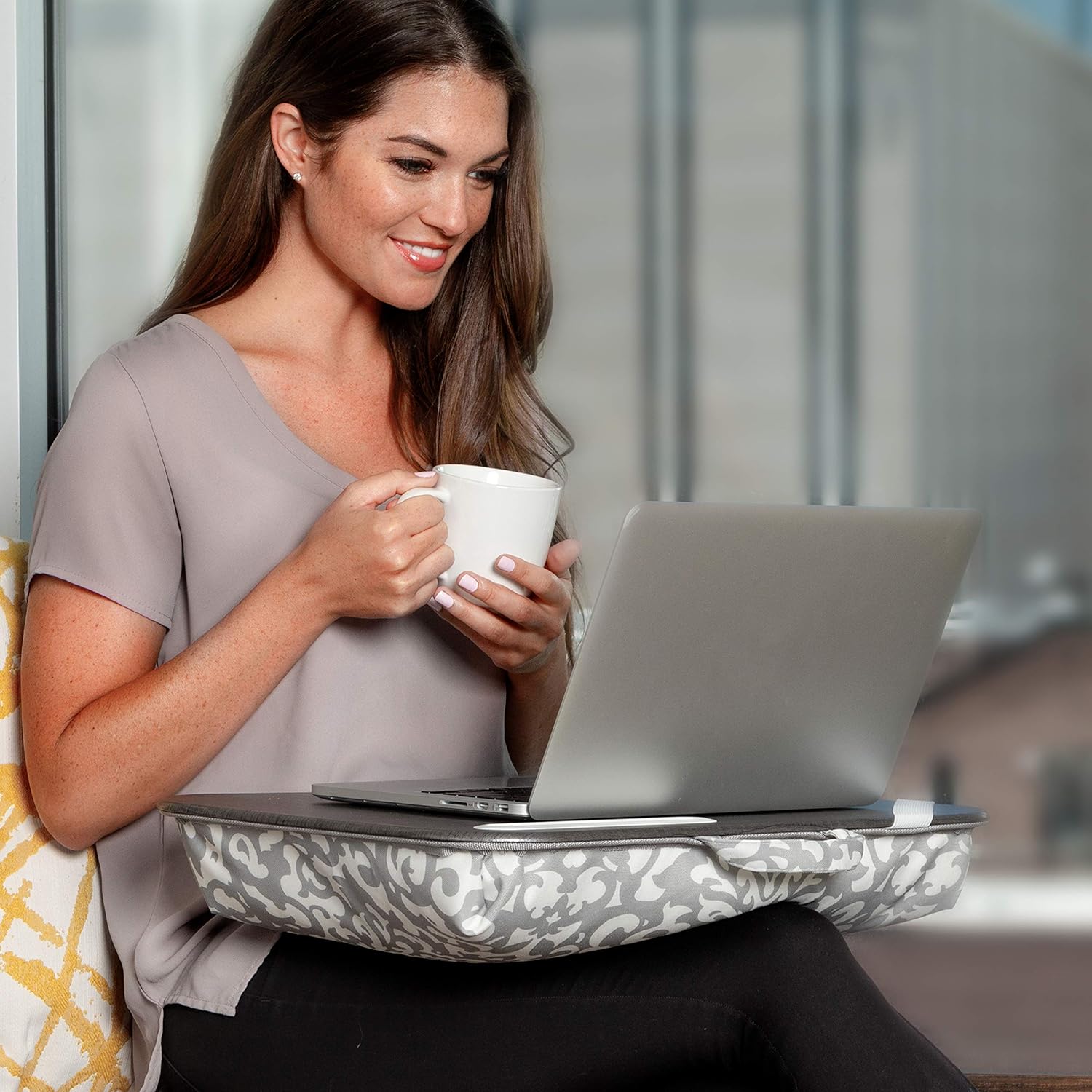 LapGear Designer Lap Desk with Phone Holder and Device Ledge - Aqua Trellis - Fits up to 15.6 Inch Laptops - Style No. 45422, Medium - Fits up to 15.6" Laptops : Office Products