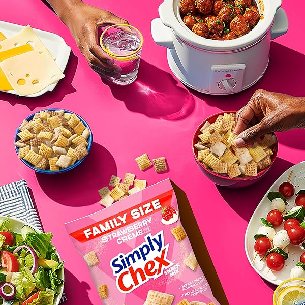 SIMPLY CHEX STRAWBERRY CRÈME FLAVORED SNACK MIX, FAMILY SIZE, 13.5 OZ