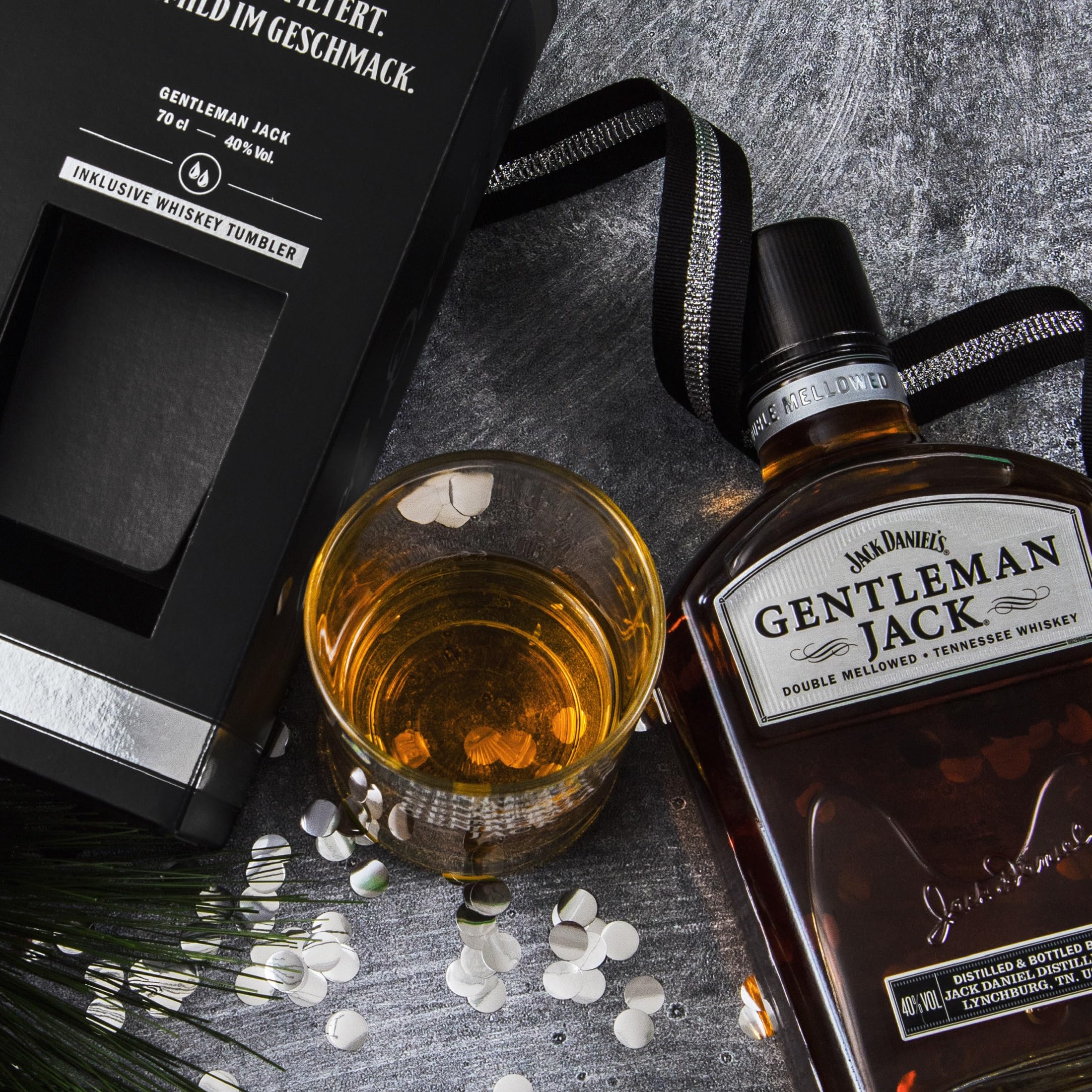 Jack Daniel's Gentleman Jack Tennessee Whiskey -‎ Ein Mix aus Karamell, Minze und dunklen, reifen Äpfeln - limitiertes Geschenkset mit Whiskey Tumbler - 0.7L 40 Prozent 3