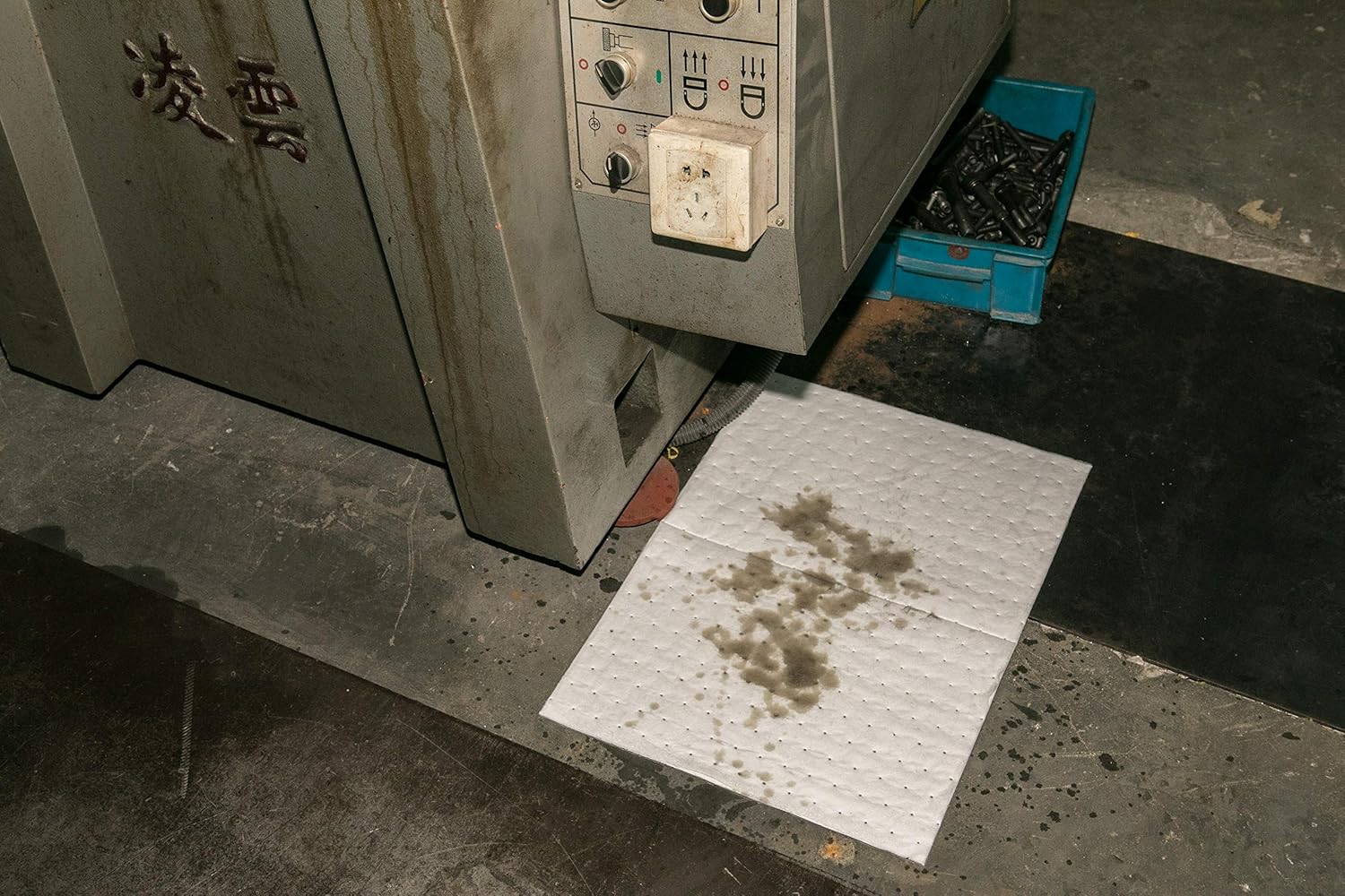 Aain pad011 Oil Spill Absorbent Mats for Garage, Oil Only White Heavy Weight Absorbent Pad 20" Length x 15" Width: Home Improvement