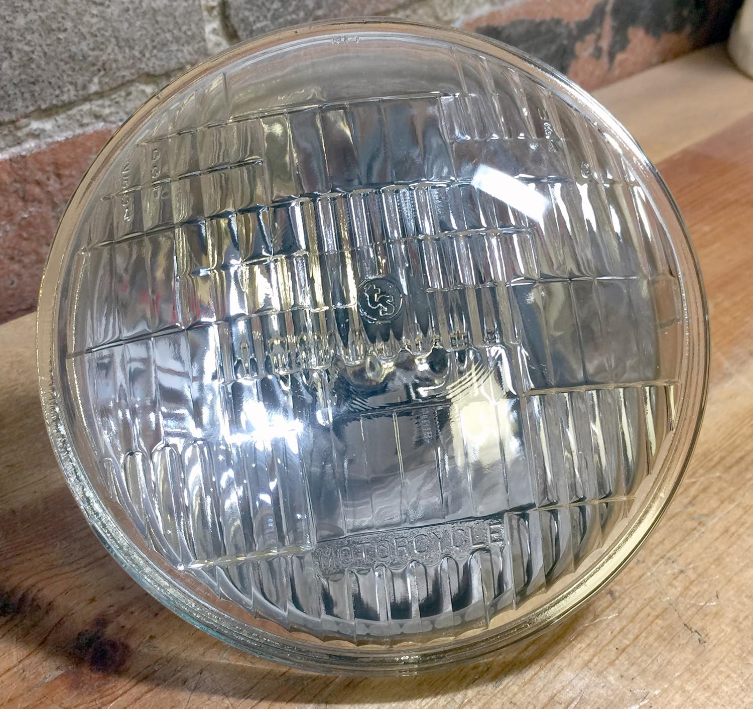 Amazon.com : Wagner H4467 5 3/4" Round 12 V Sealed Beam Motorcycle Headlight  50W / 35W : Garden & Outdoor