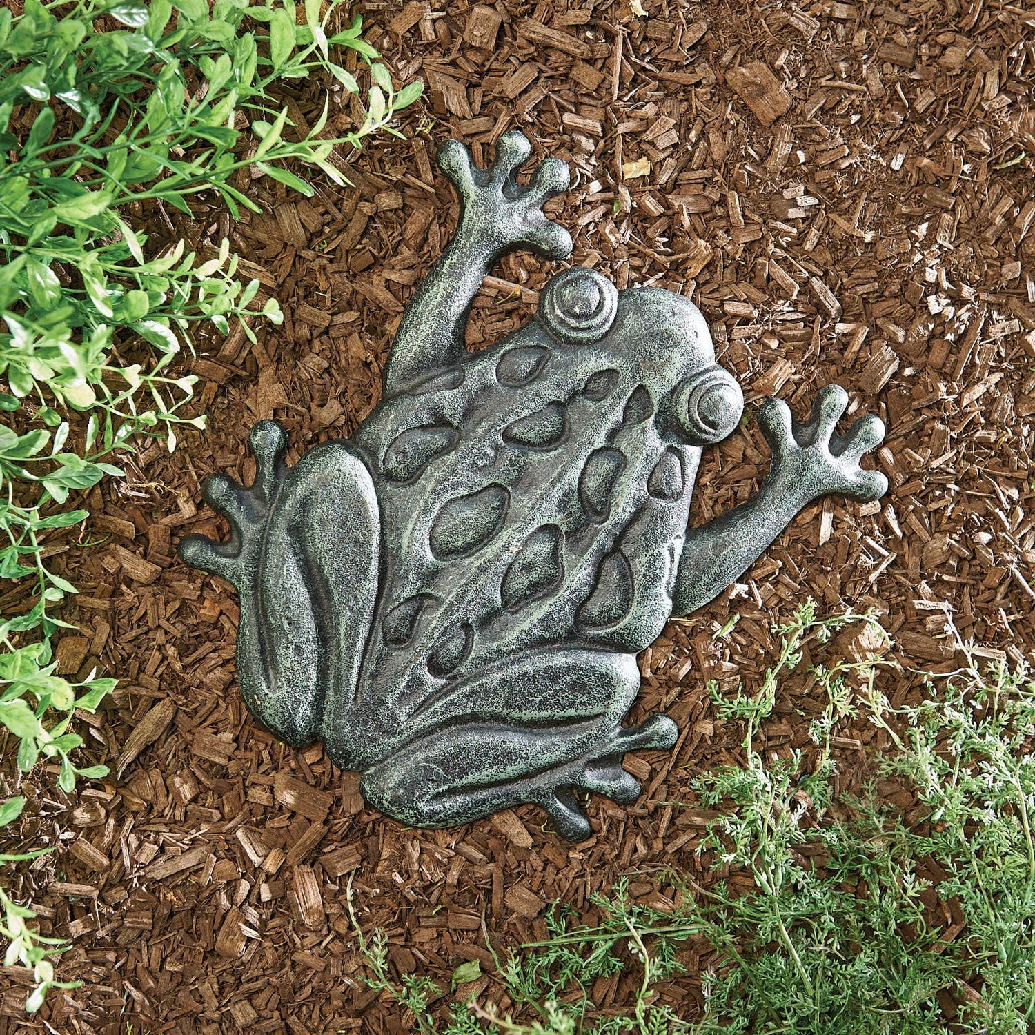 Upper Deck Cast Iron Frog Stepping Stone - Animal Garden and Yard Decor with Verdigris Finish : Garden & Outdoor