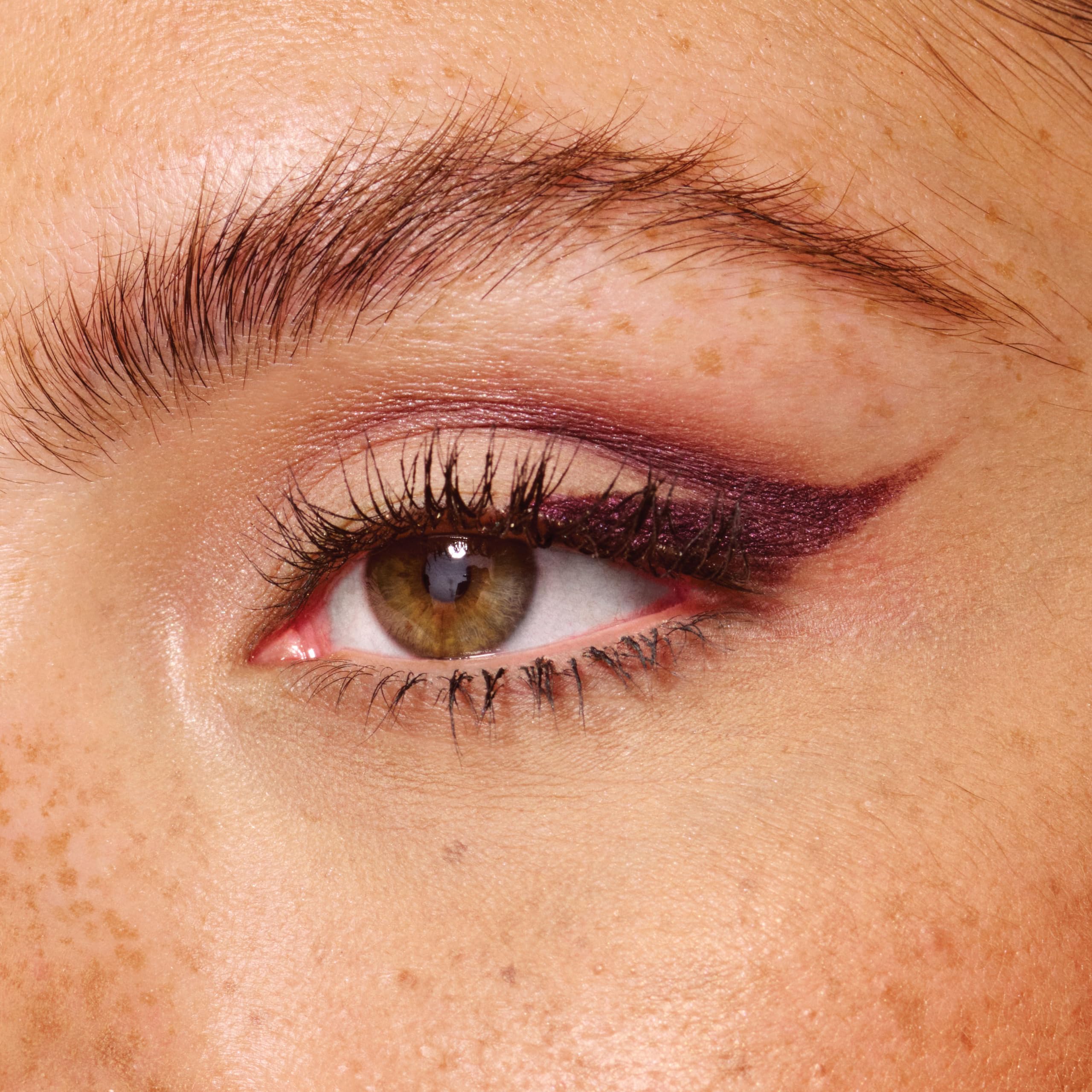 essence | Stay & Play Gel Eyeliner | Super Soft Gel-like Texture | Waterproof & Longlasting | Vegan & Cruelty Free (05 Verry Berry)