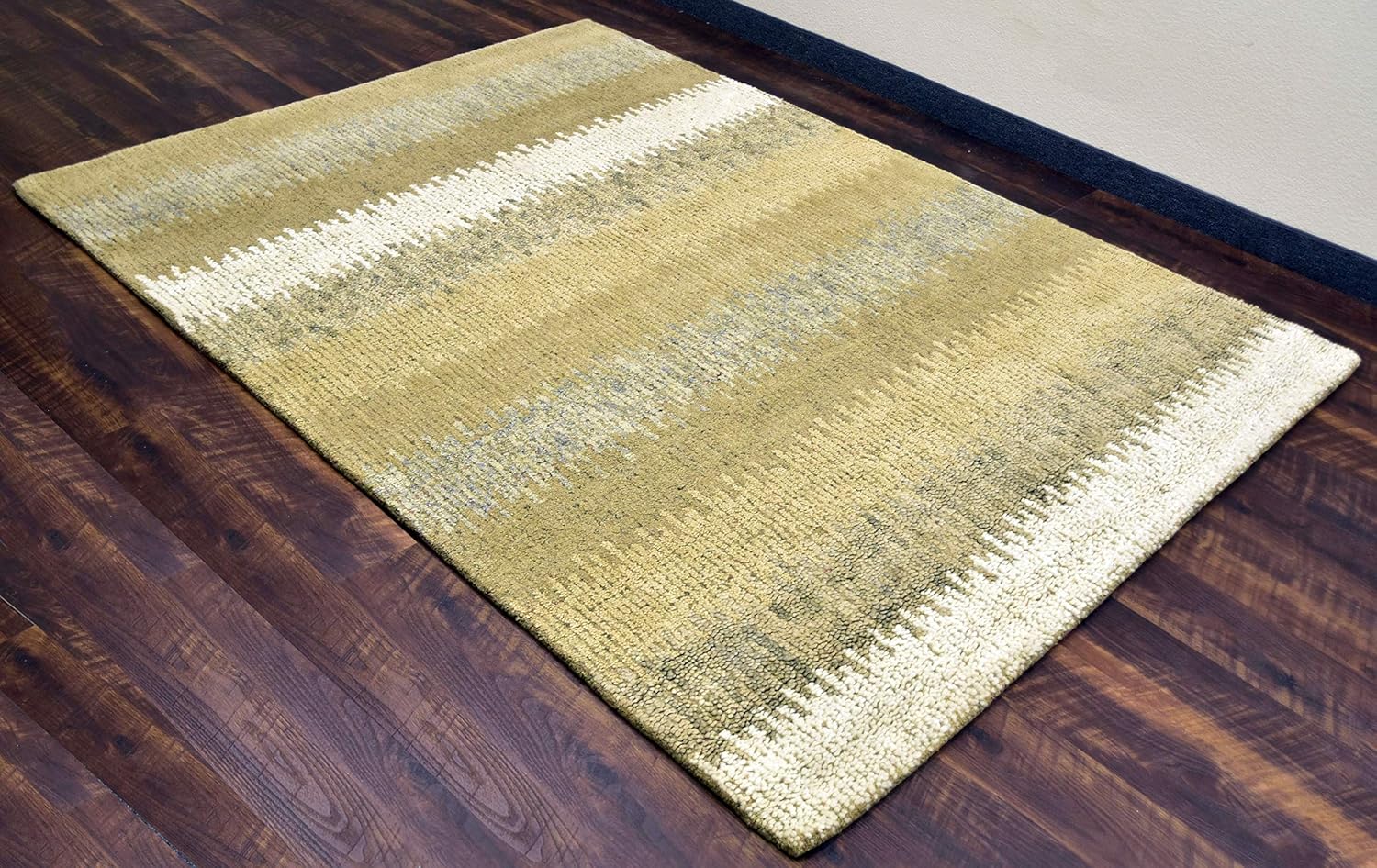 Amazon Com Mystiquedecors Hand Tufted Olive Green Beige Wool 5x8 Area Rug Contemporary Carpet Family Living Dining Room Bedroom Woolen Rugs Home Kitchen