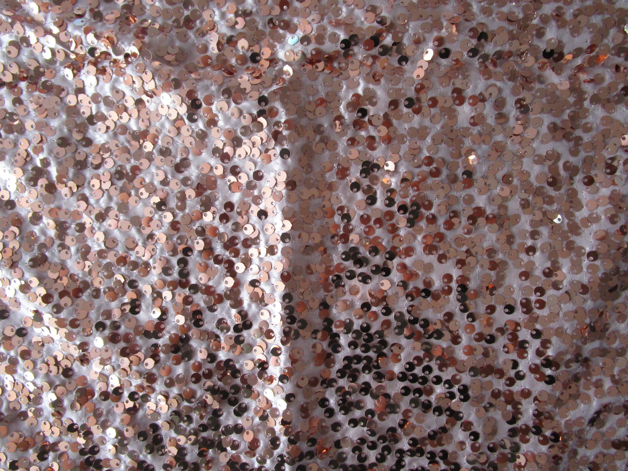 Christmas Concepts® Extra Large Sequin Round Table Cloth - 132 Inches - Wedding Decoration/Party Decoration - Luxury Wedding Decorations (Champagne)