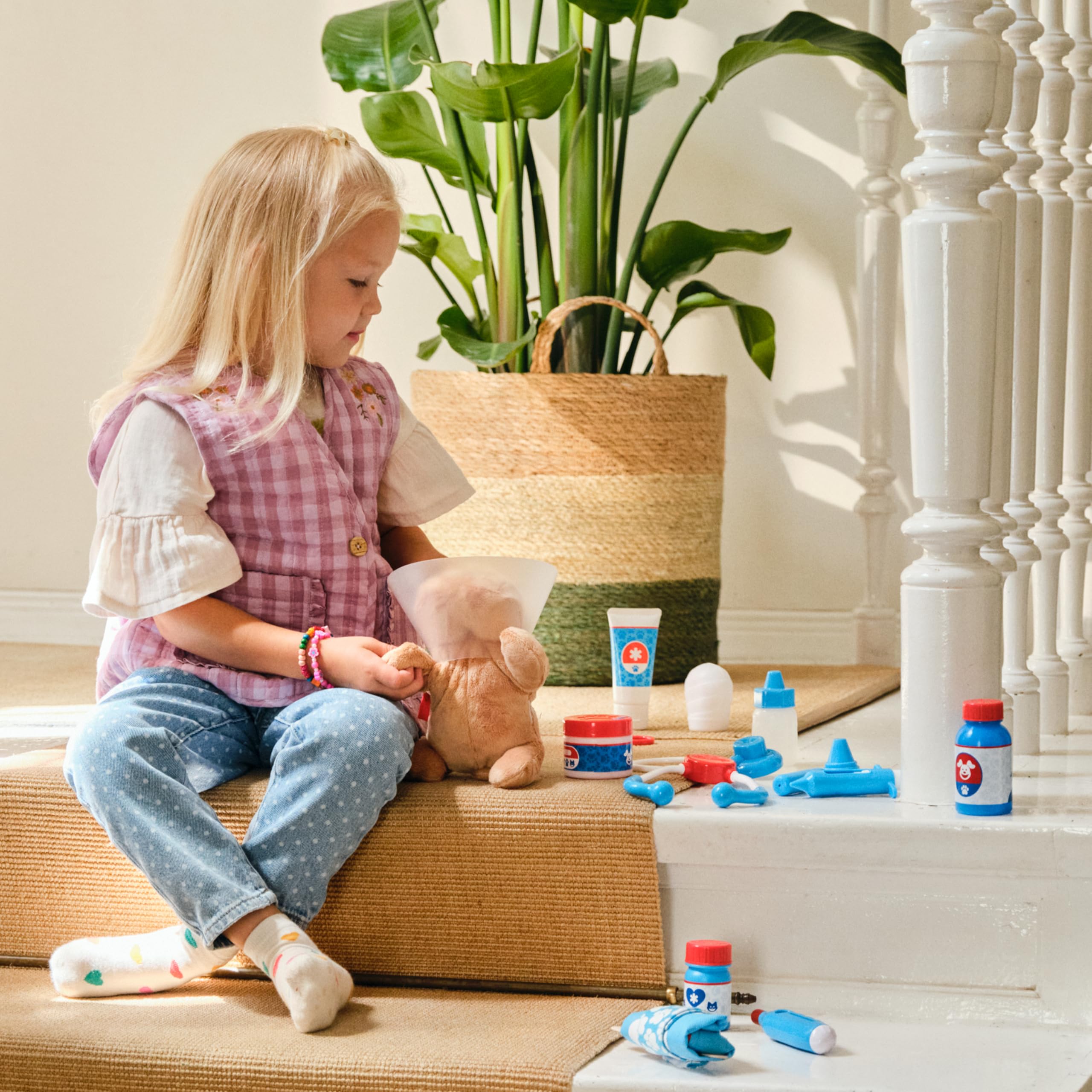 Melissa & Doug Examine and Treat Pet Vet Play Set, 24-Piece Animal Doctor Playset with Dog & Cat Plushies, Pet Doctor Kit & Accessories, Preschool Toys for Girls & Boys Ages 3+