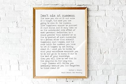 Erti567an Viktor Frankl Citation Mans Recherche De Signification Tout Peut Etre Pris A Partir D Un Homme Decoration Murale Art Ne Visez Pas Le Succes Amazon Fr Cuisine Maison