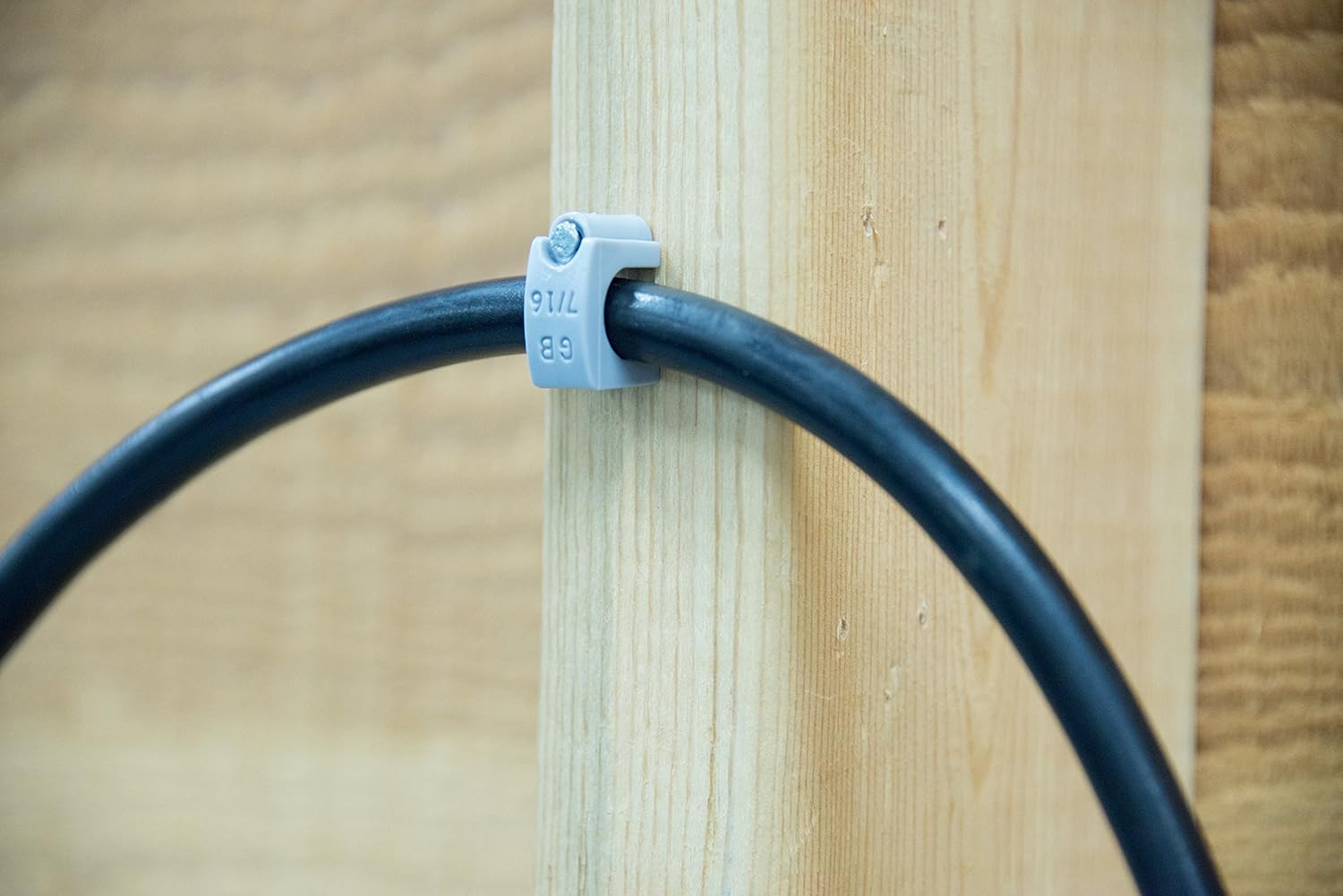 Cat6, 7/16, Staple, Cable LowVoltage PSG100 Bender Gardner Rg59