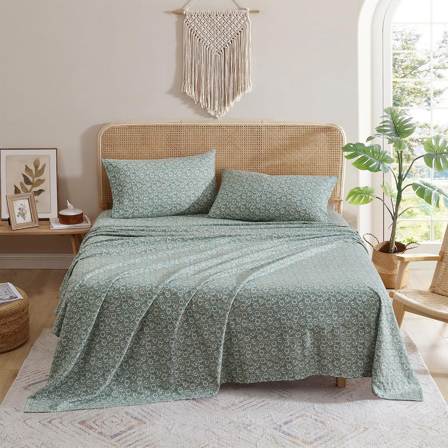Indigo Ink King Size 4-Piece Sheet Set - Fitted & Flat Sheets & Pillowcases | Medium Weight | Soft & Breathable | Durable & Wrinkle Resistant | Deep Pocket Sheets | Jacobean Oasis Collection, Green