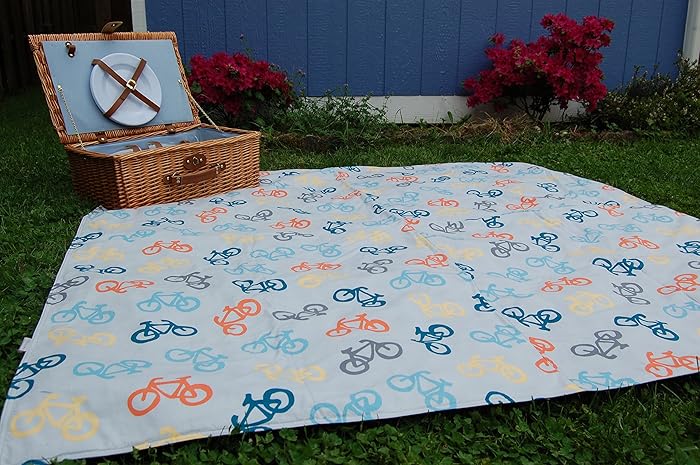 Amazon.com: Waterproof Picnic Blanket Bicycles Bedspread ...
